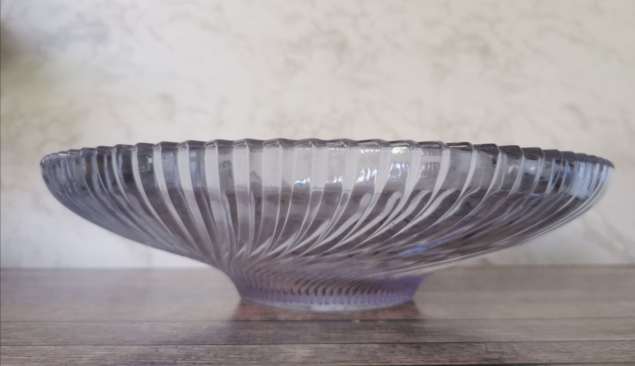 Striated glass cut