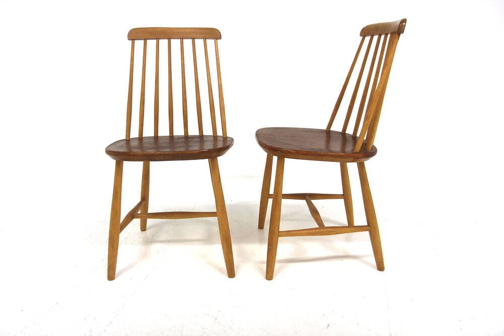 Set of 2 Scandinavian "Pinnstol" chairs in beech, Sweden, 1960.