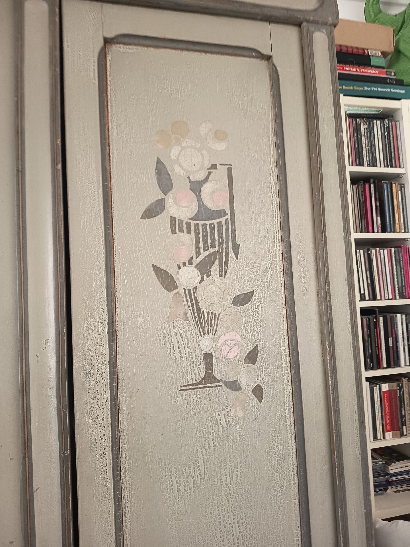 Armoire art deco