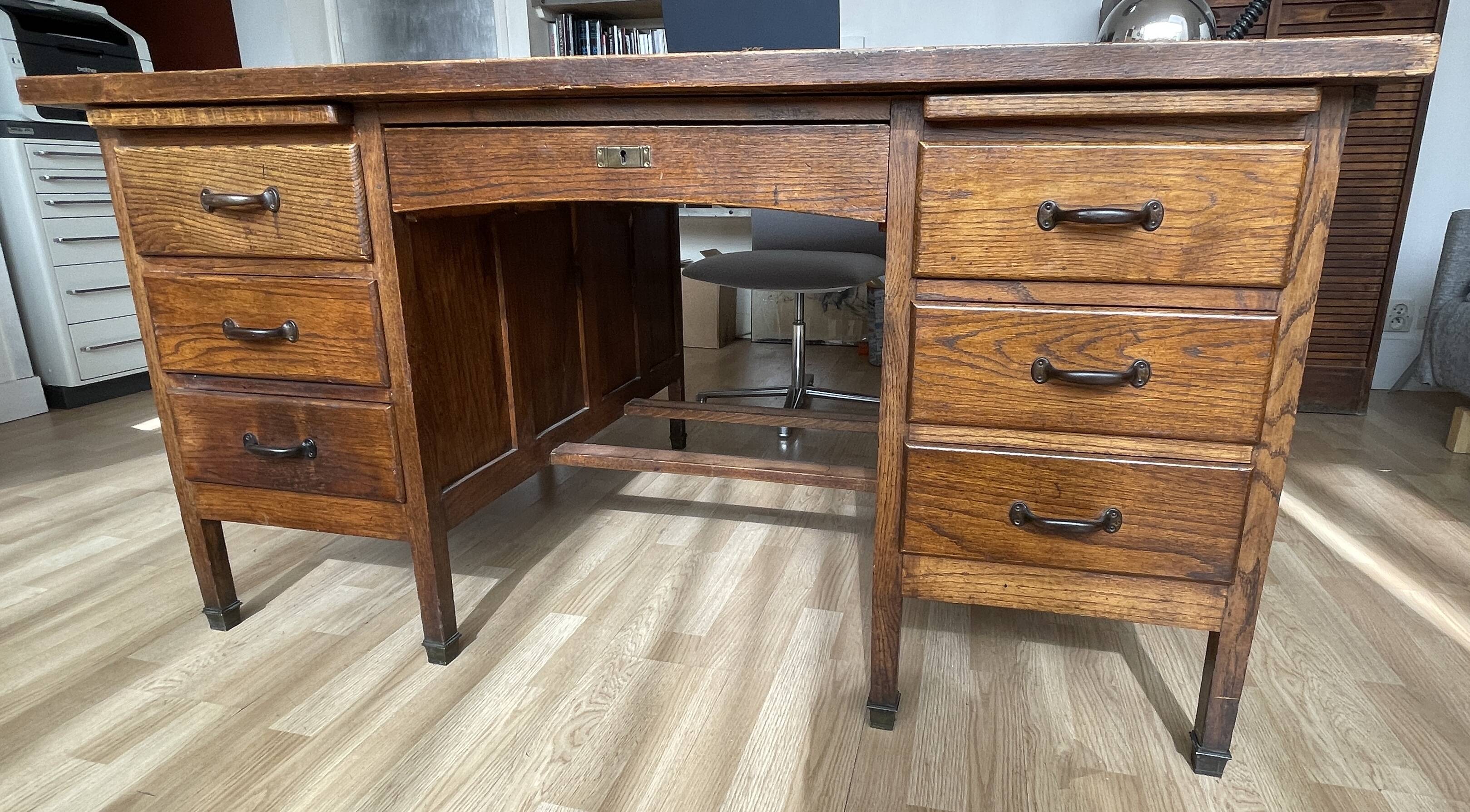 Minister's desk in solid oak with marquetry 1930s