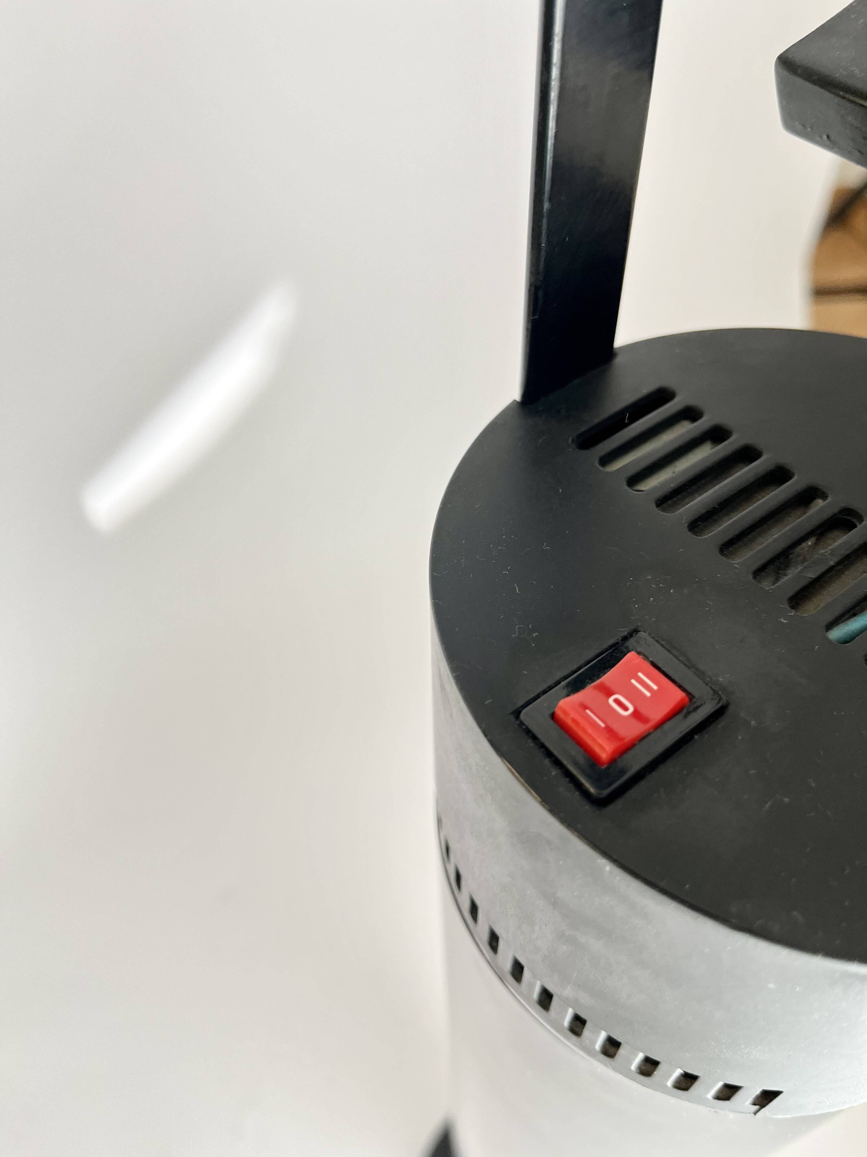 Vintage Artemide Tizio Lamp by Richard Sapper, Italian Design Icon, 1970s