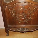 Beech display cabinet, 3 shelves, very good condition.