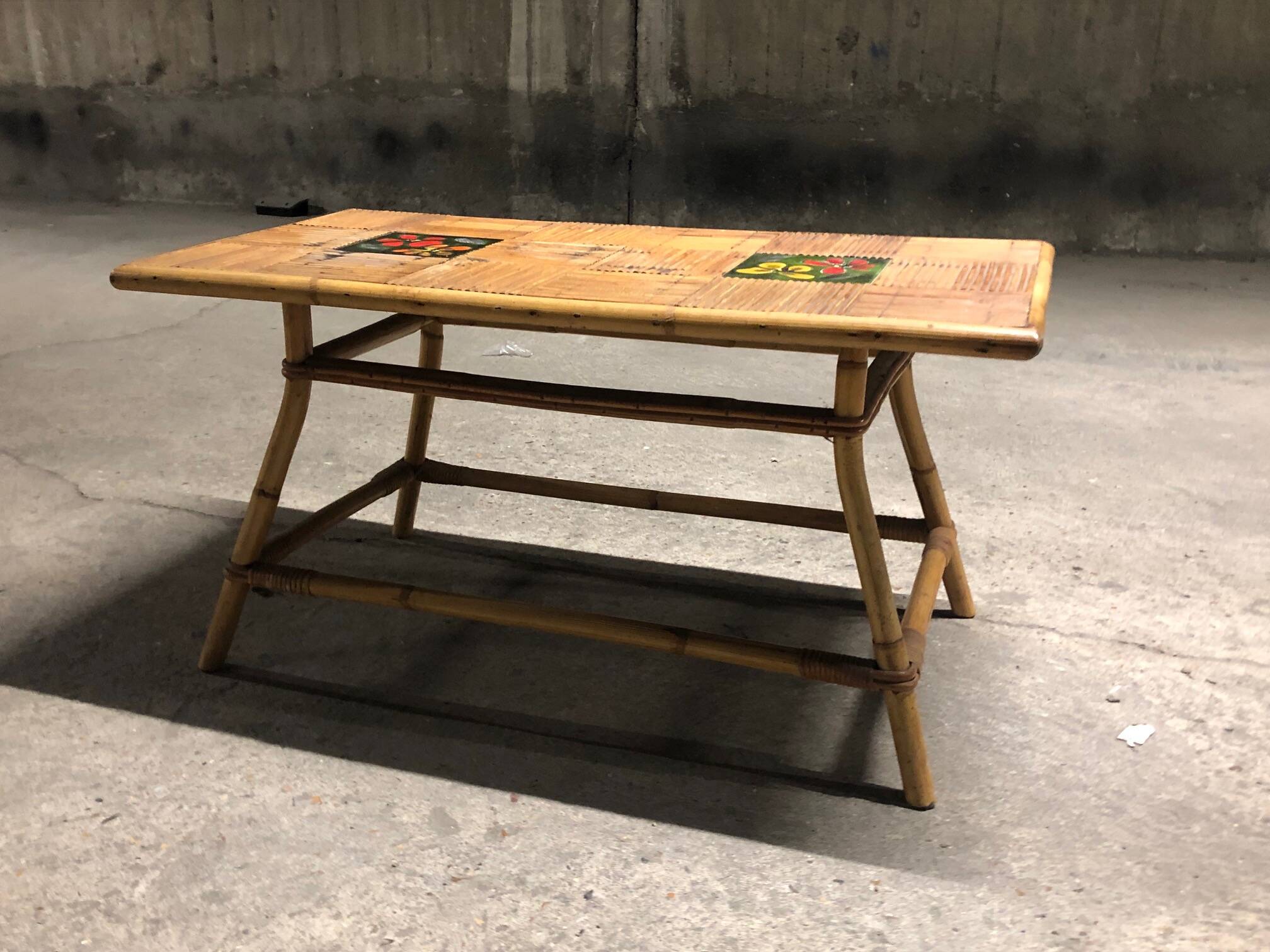 Table basse en rotin avec carreaux de céramique, années 60