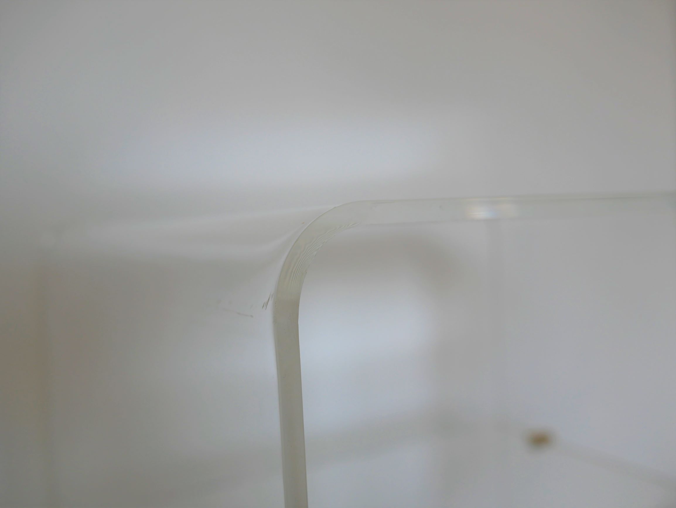 Table basse en plexiglas par M.Dumas pour Roche Bobois années 70