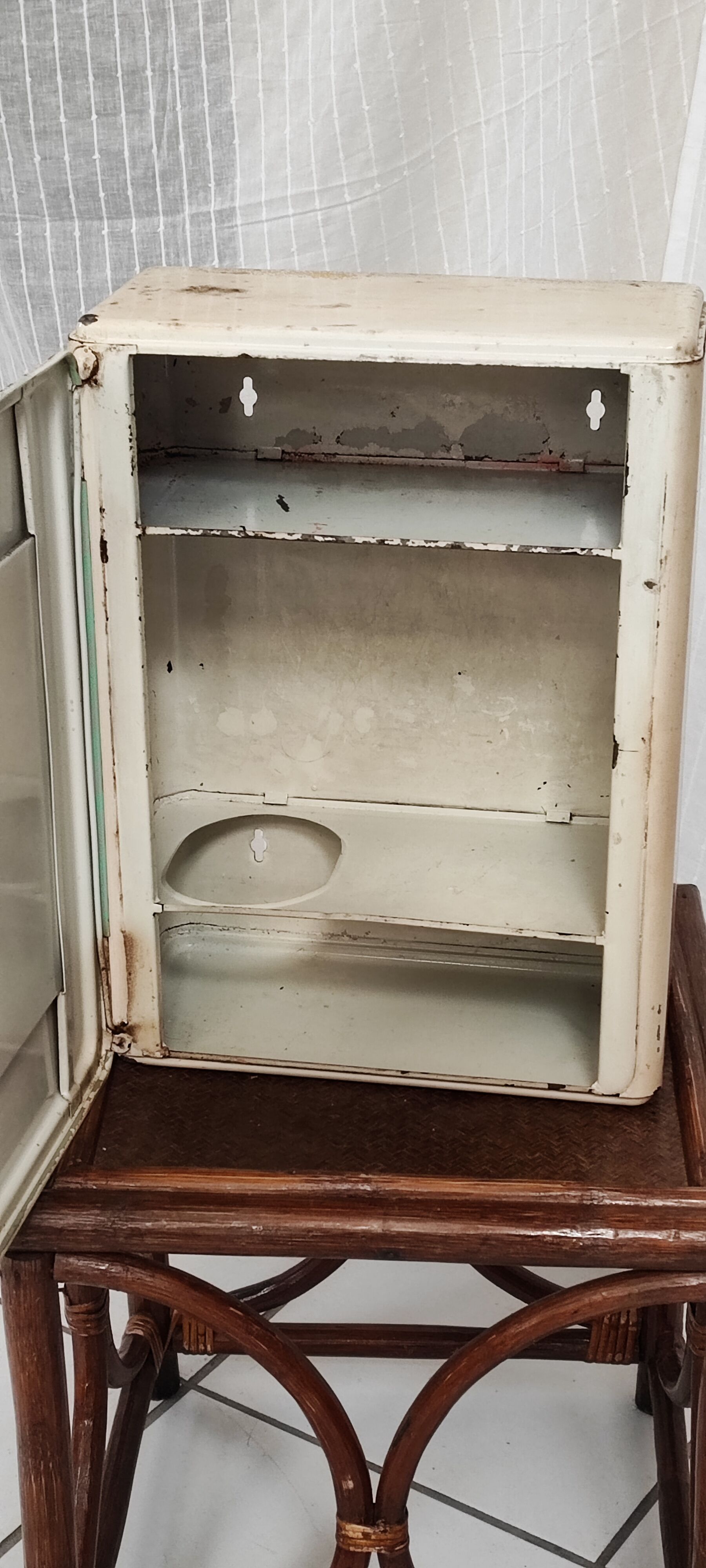 Metal medicine cabinet mirror