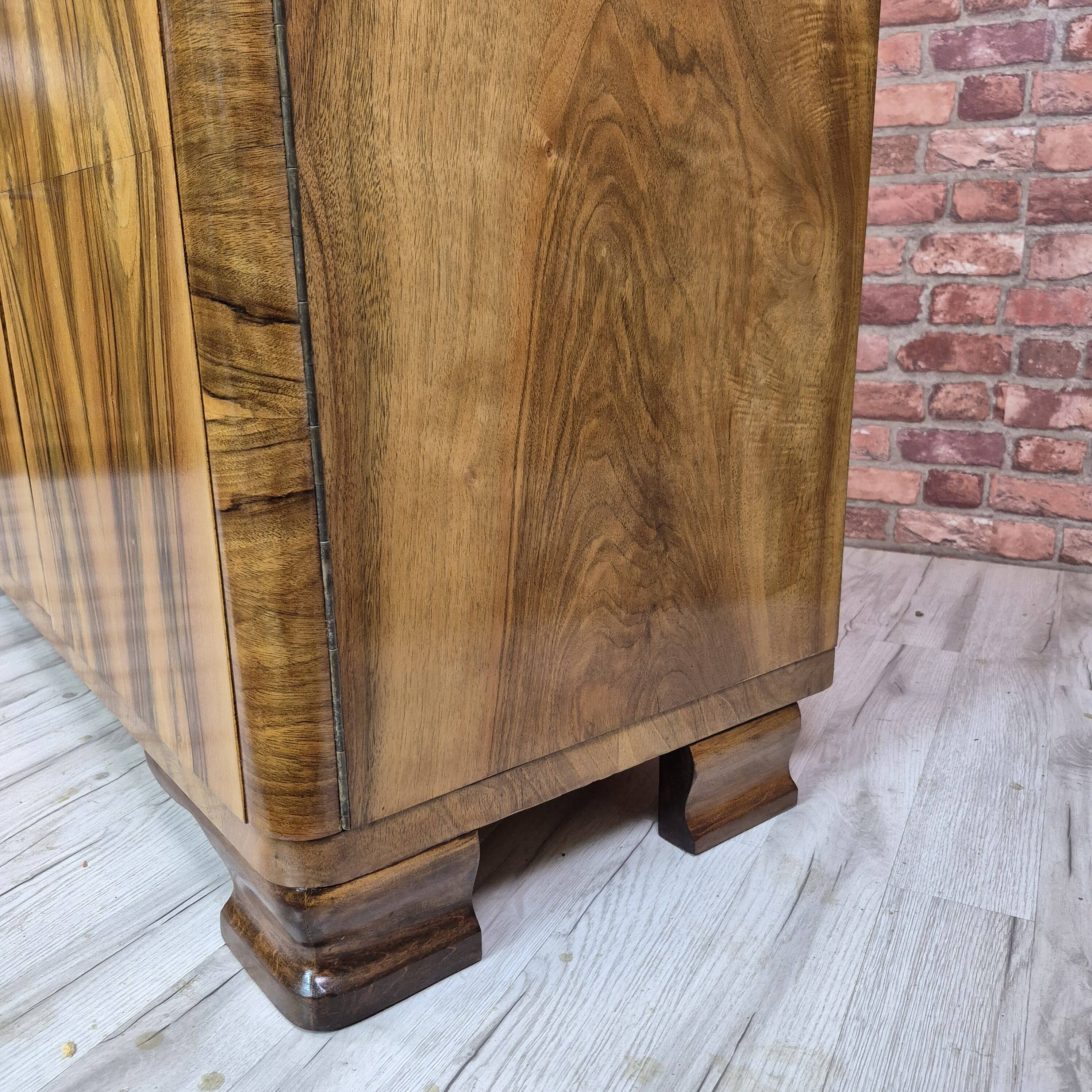 Exceptional Art Deco Walnut Sideboard with Slatted Glass Display - 1930s Fu