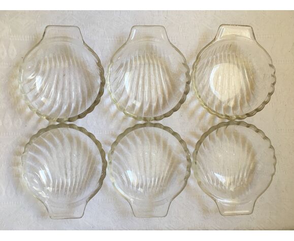 Series of 6 Pyrex glass cups in the shape of a scallop shell | Selency