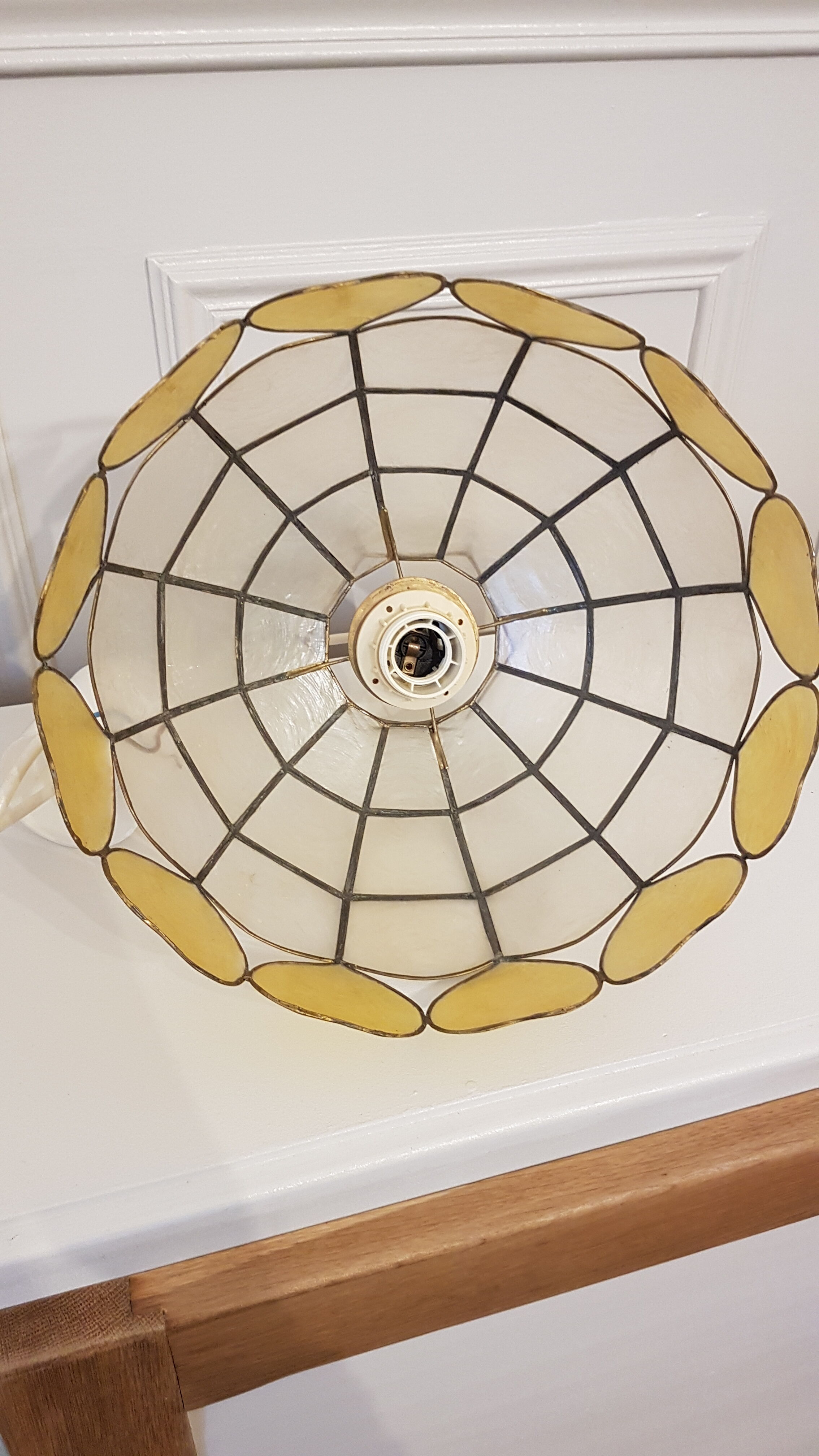Chandelier in mother-of-pearl and brass