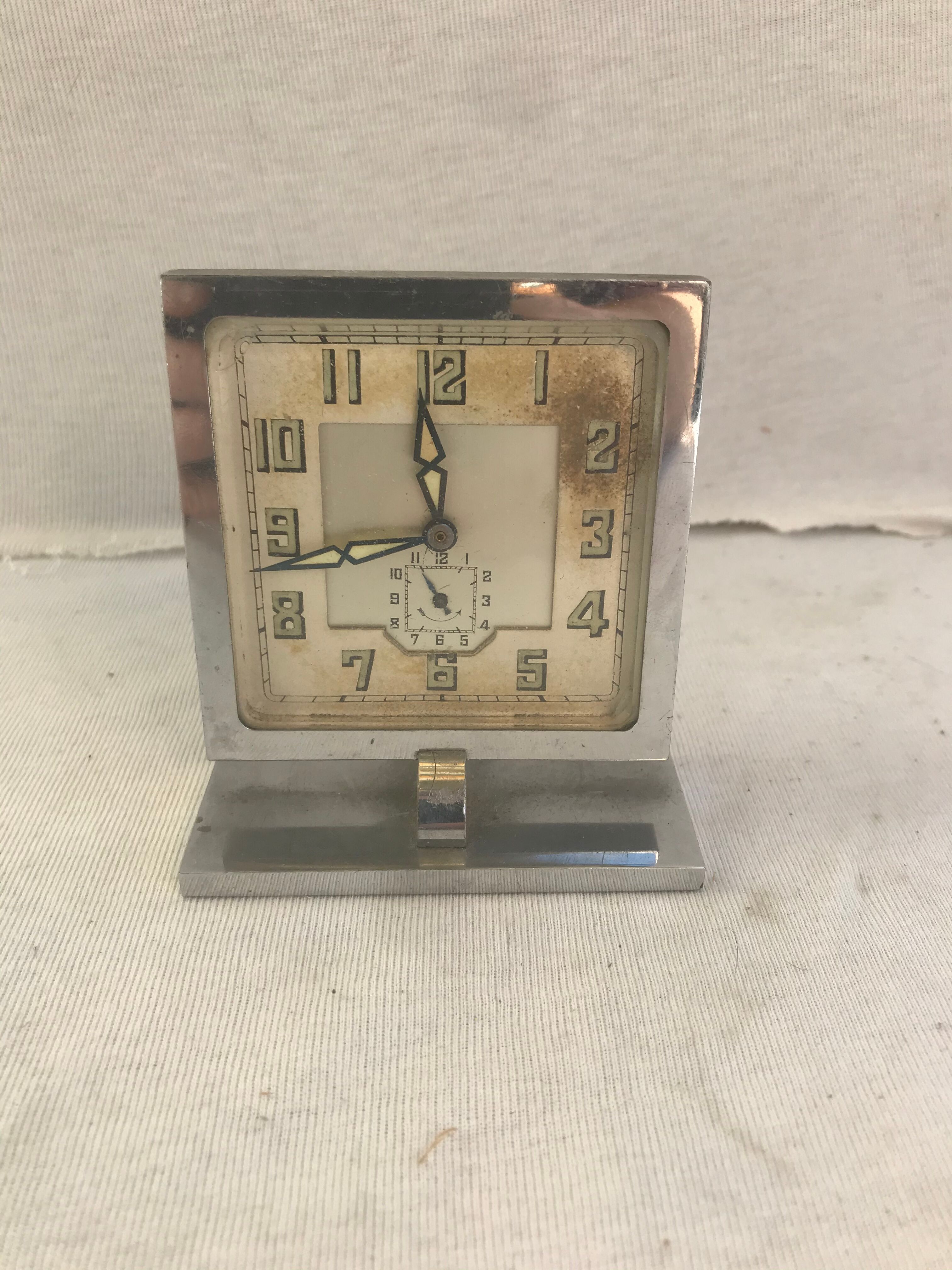Former reveil square metal chrome vintage decoration