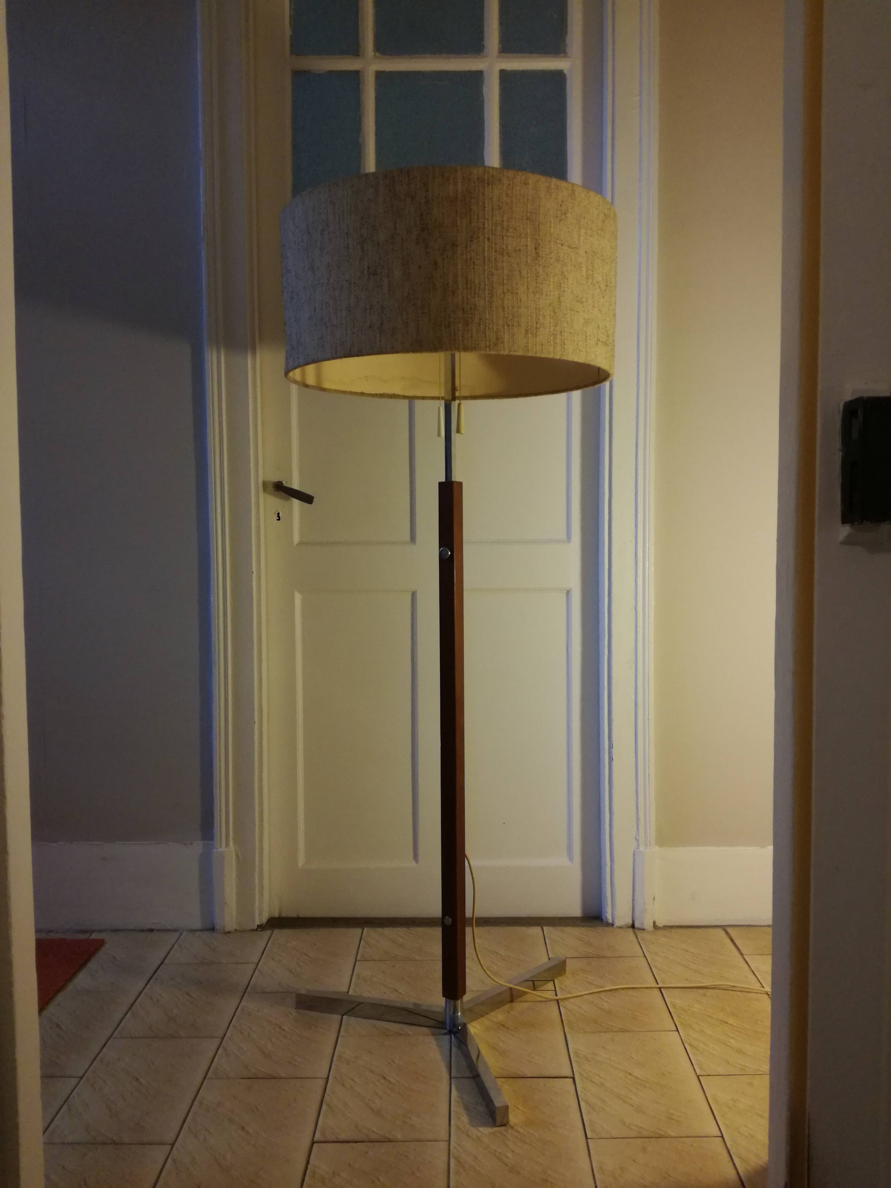 Adjustable floor lamp in walnut and metal 1960