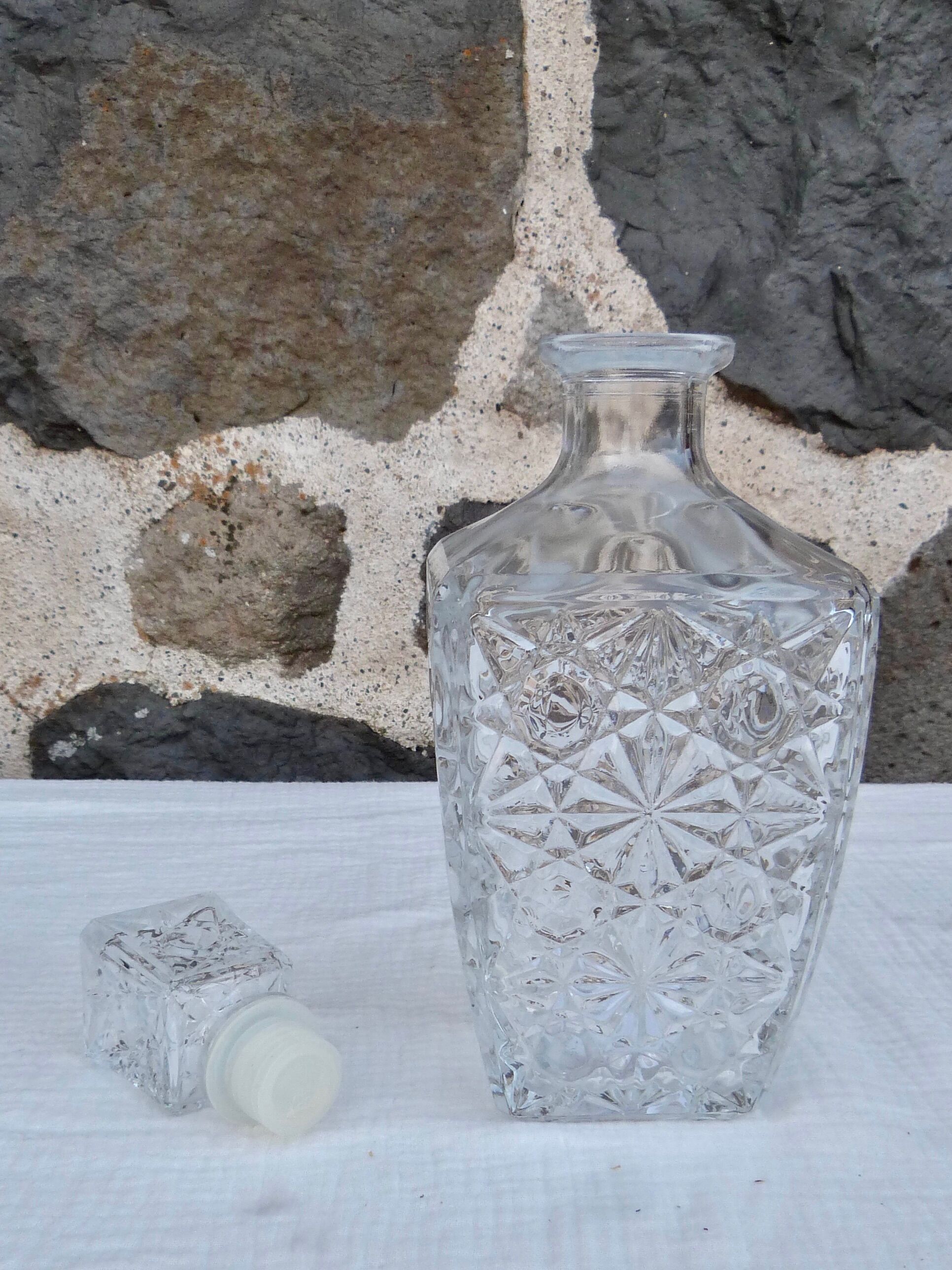 Glass whisky decanter