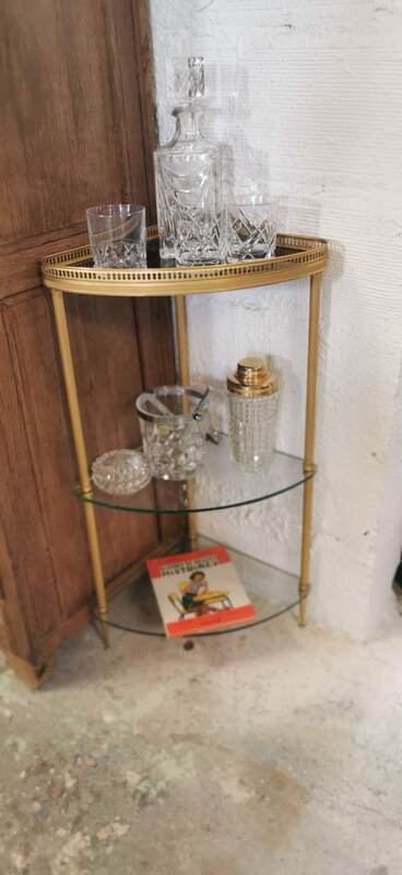 Vintage corner shelf