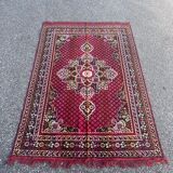 Vintage carpet with floral decoration 123x176cm