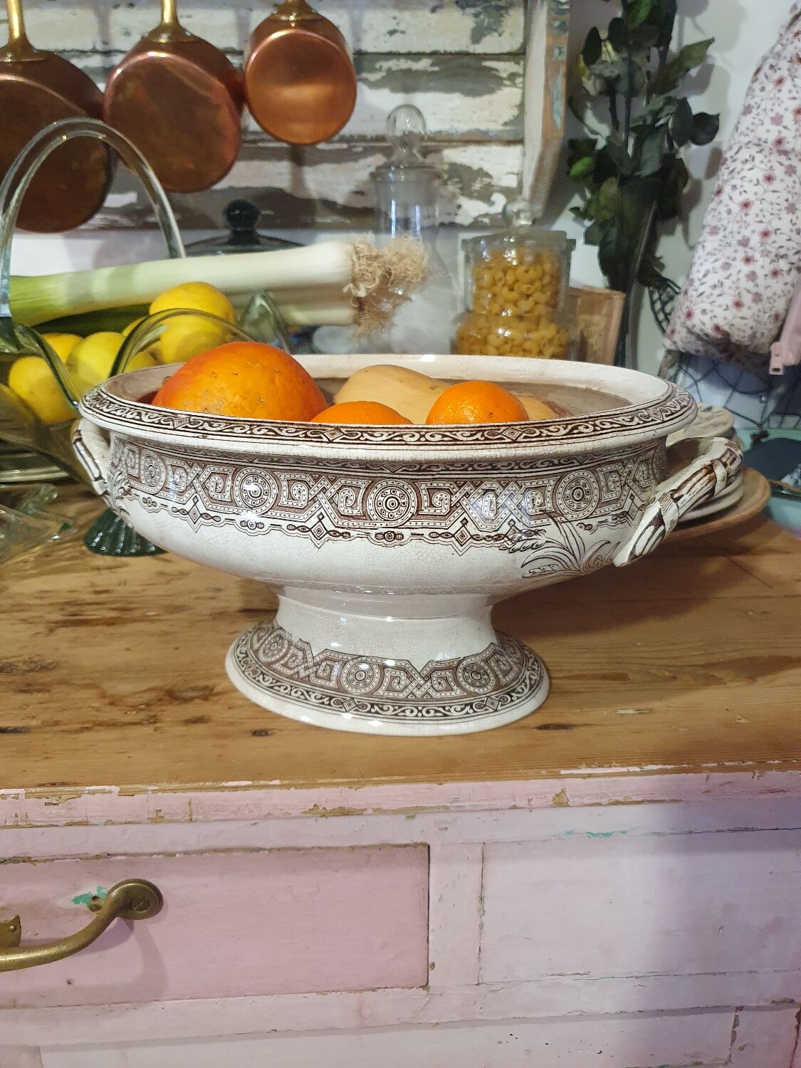 Antique English soup tureen on pedestal – Model "Clovis" – Late 19th century