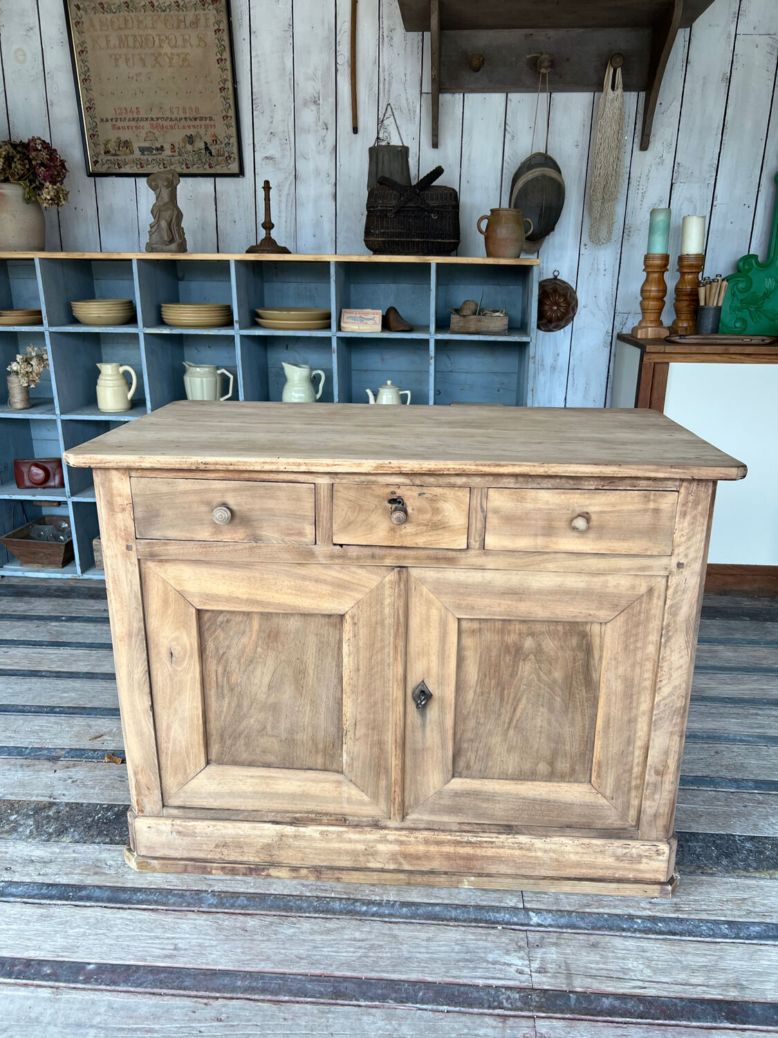 Small raw wood counter