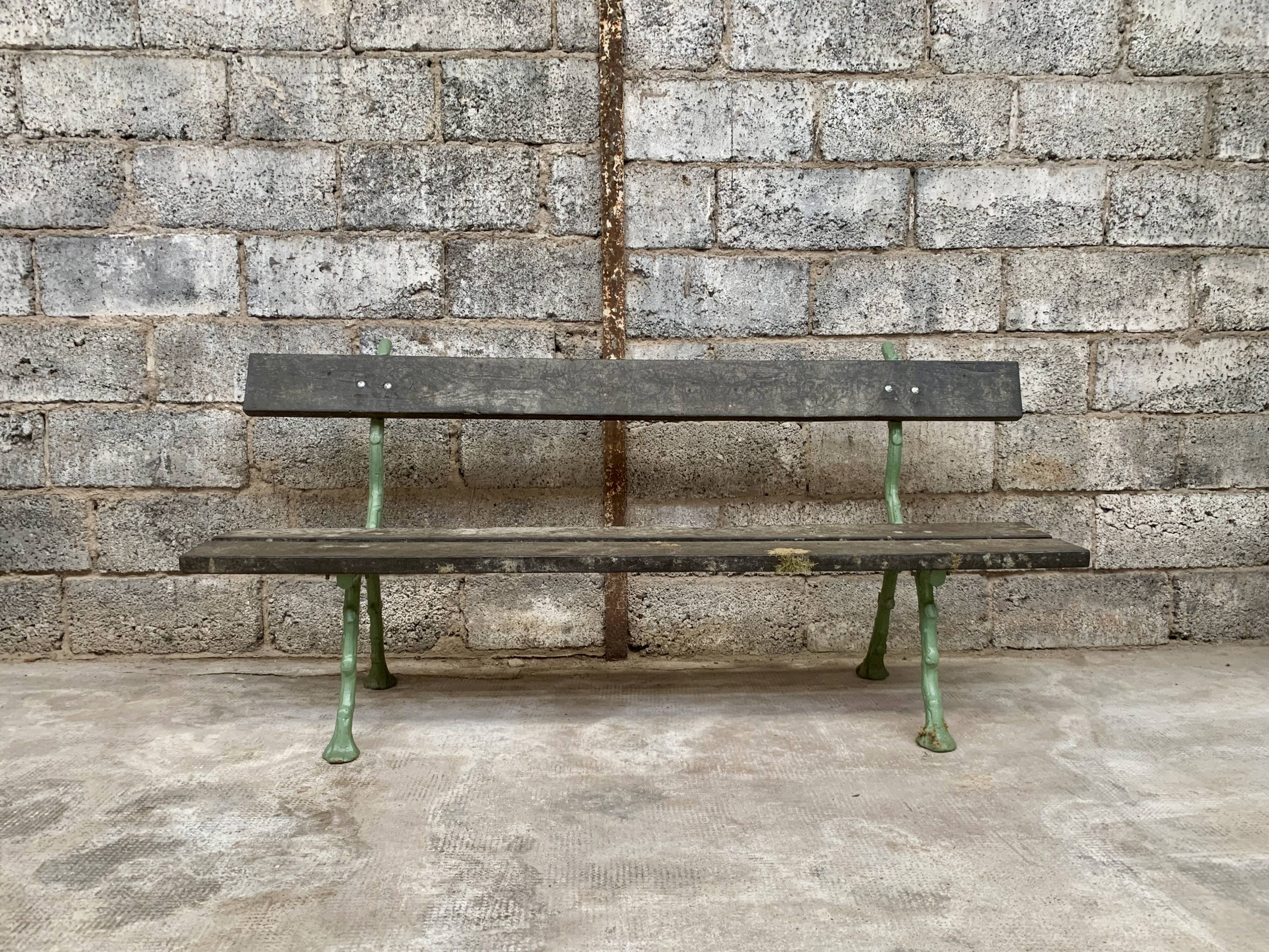 Former early 20th cast iron garden bench