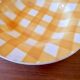 6 hollow plates with yellow and white checkered