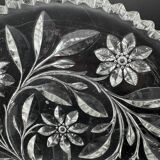 Plat en verre travaillé motif fleurs
