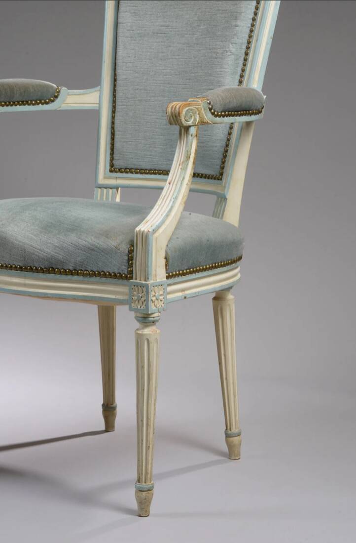 Set of 4 chairs and 2 armchairs louis xvi style in cream patinated wood