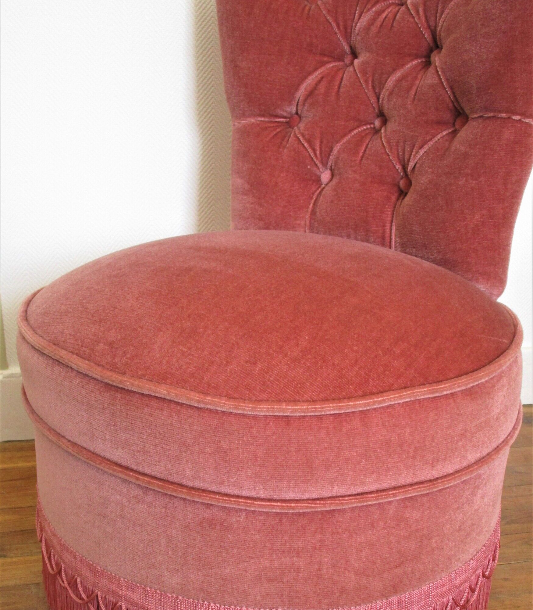 Fauteuil velours rose poudré chauffeuse style napoléon iii vintage