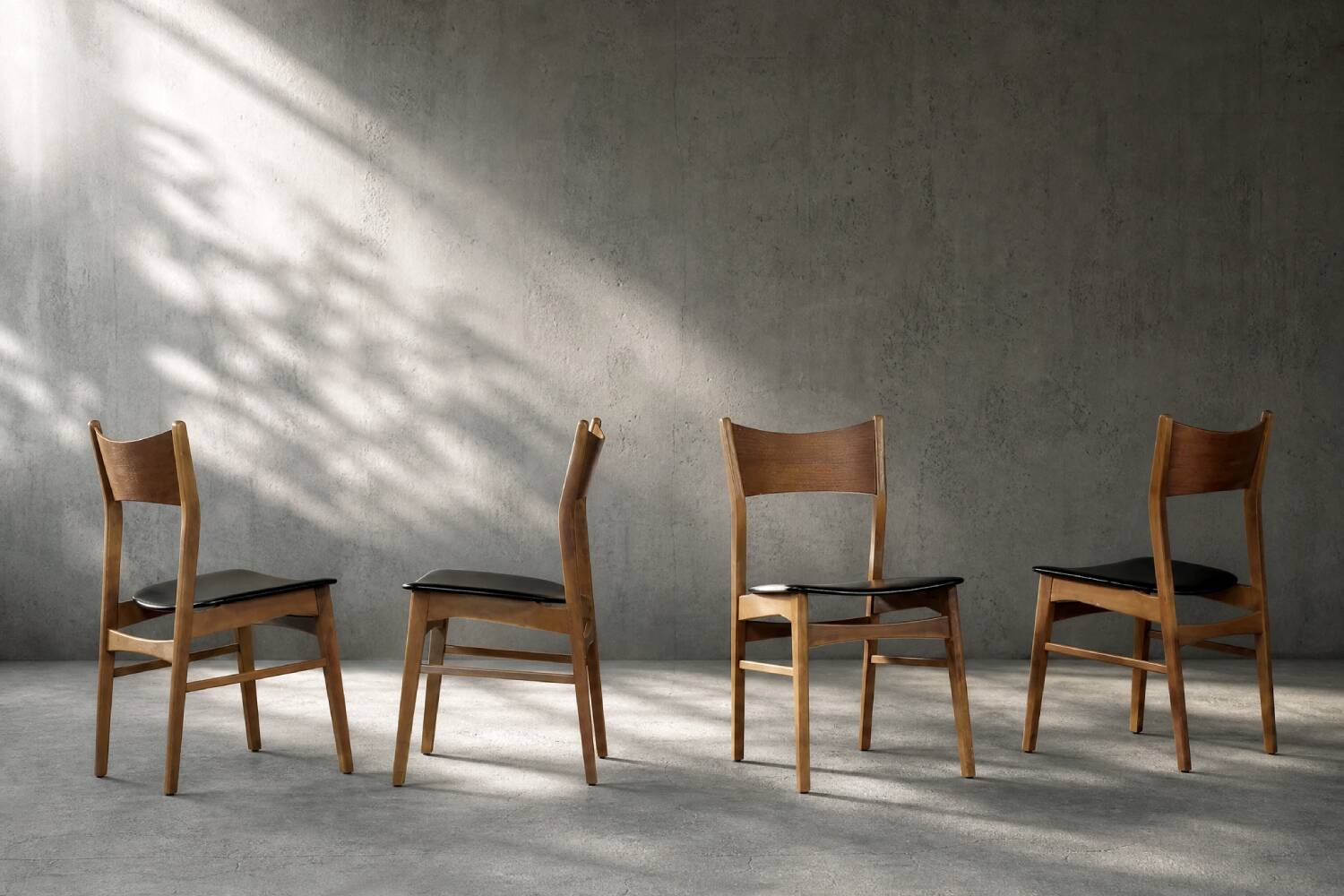 Ensemble de 4 chaises de salle à manger vintage mi-siècle danoise modernes en hêtre et teck.