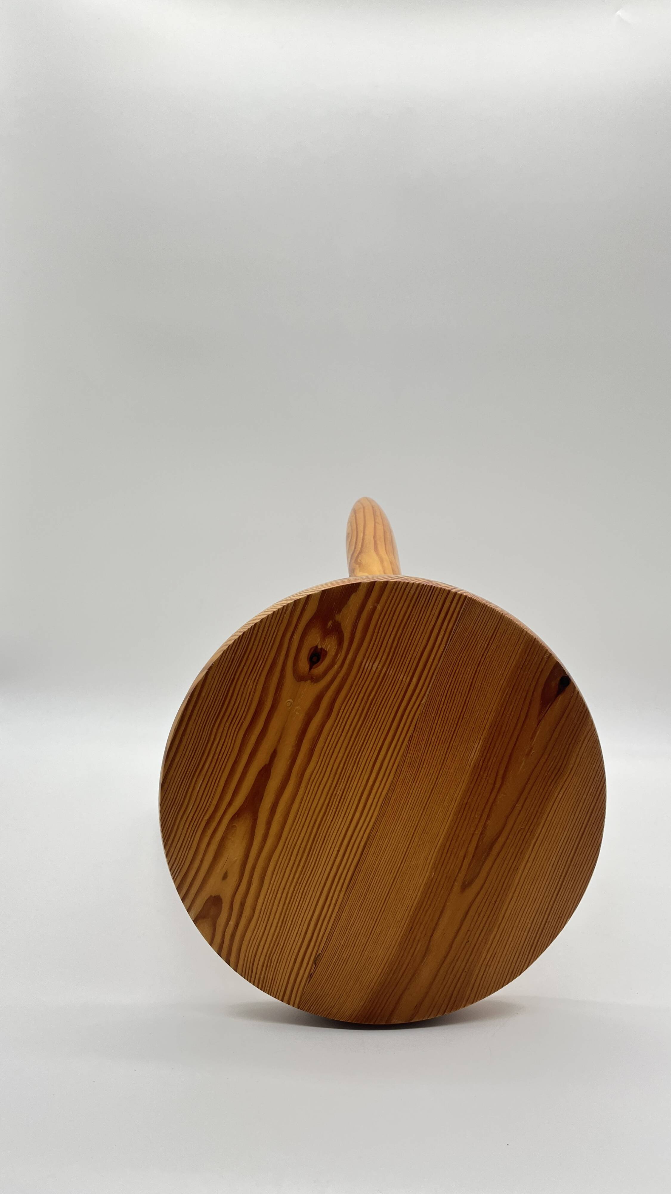 Tripod shepherd's stool in pine