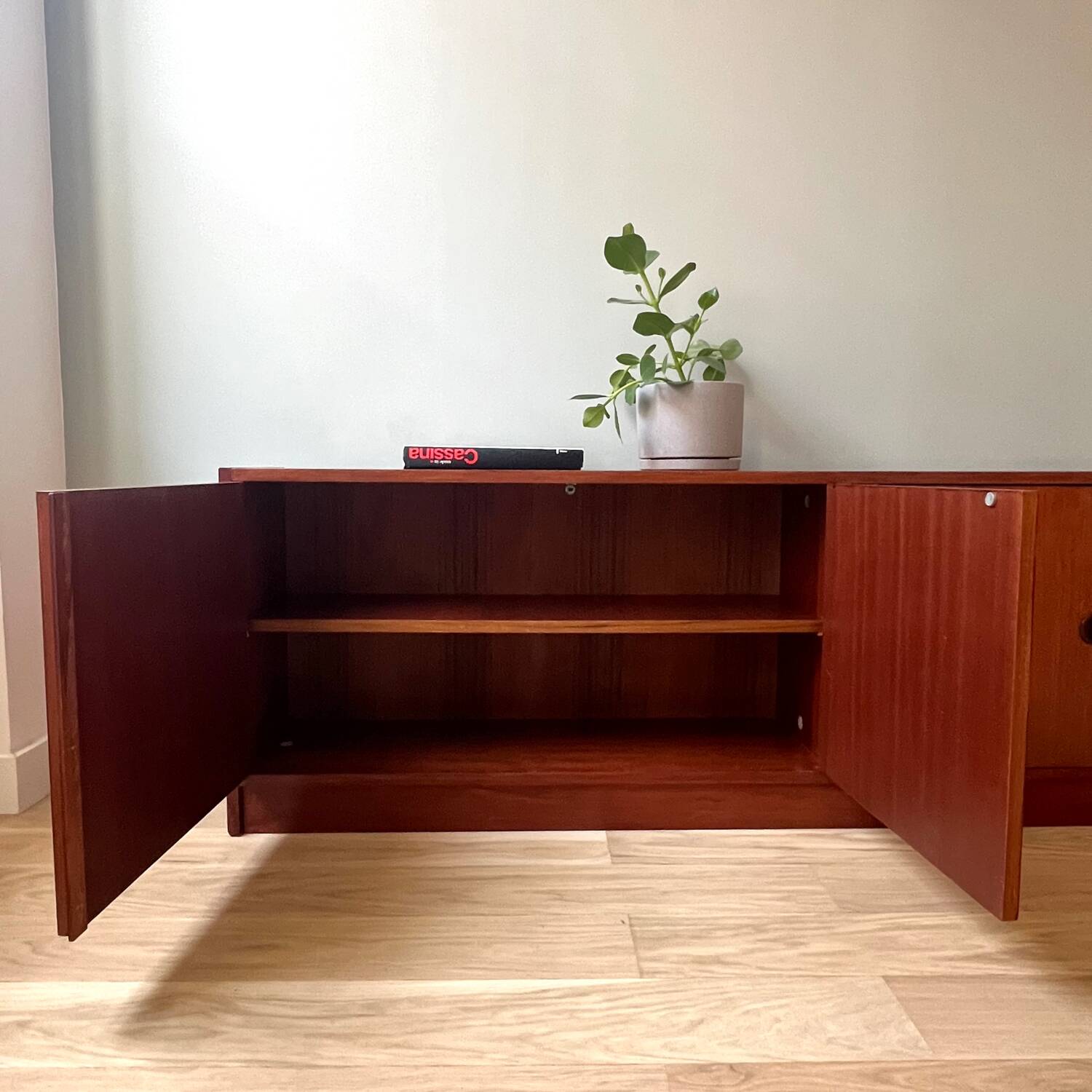 Vintage 70's sideboard with cat eyes handles
