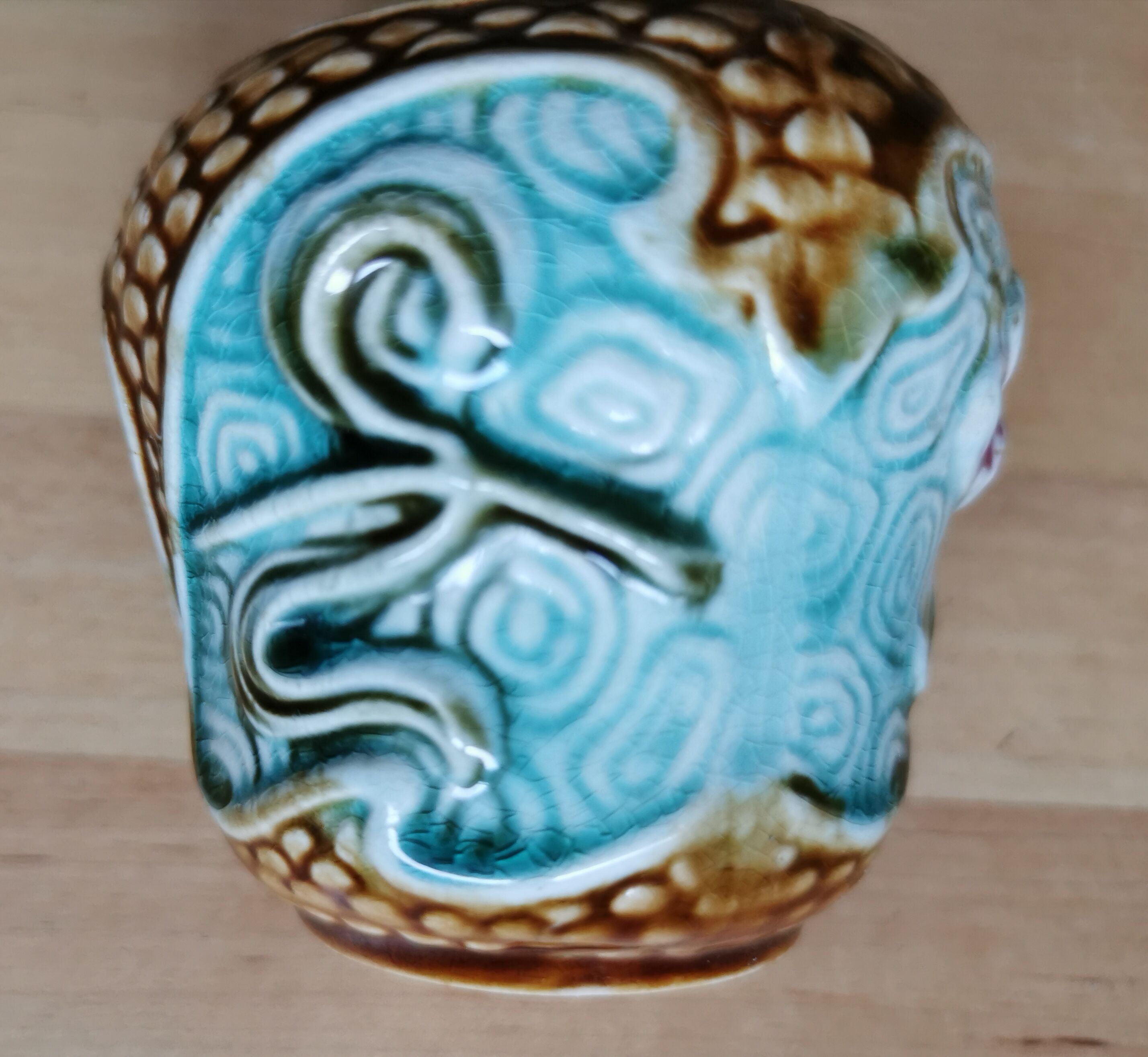 Vases plants in ancient dabbling