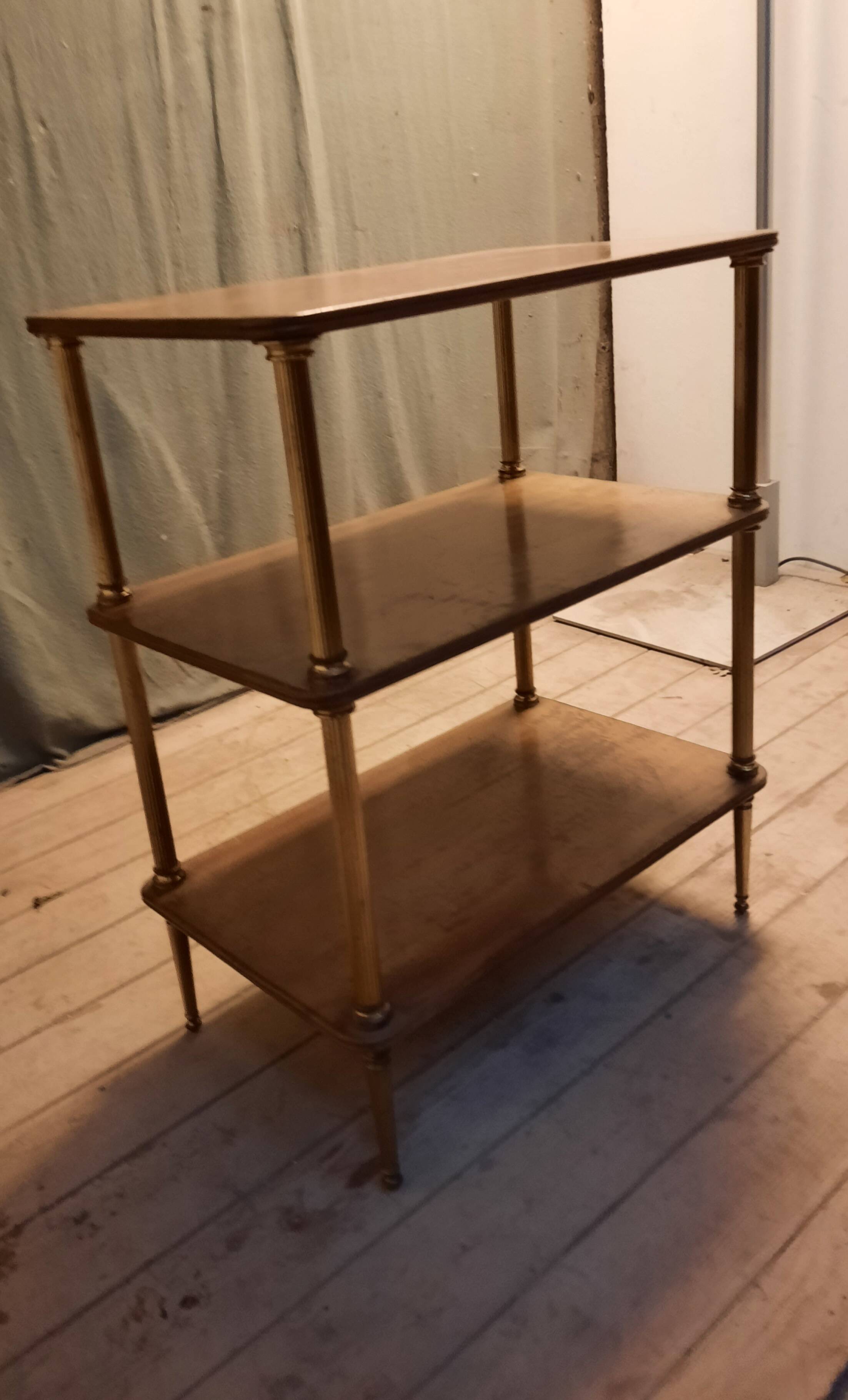 Étagère acajou et laiton