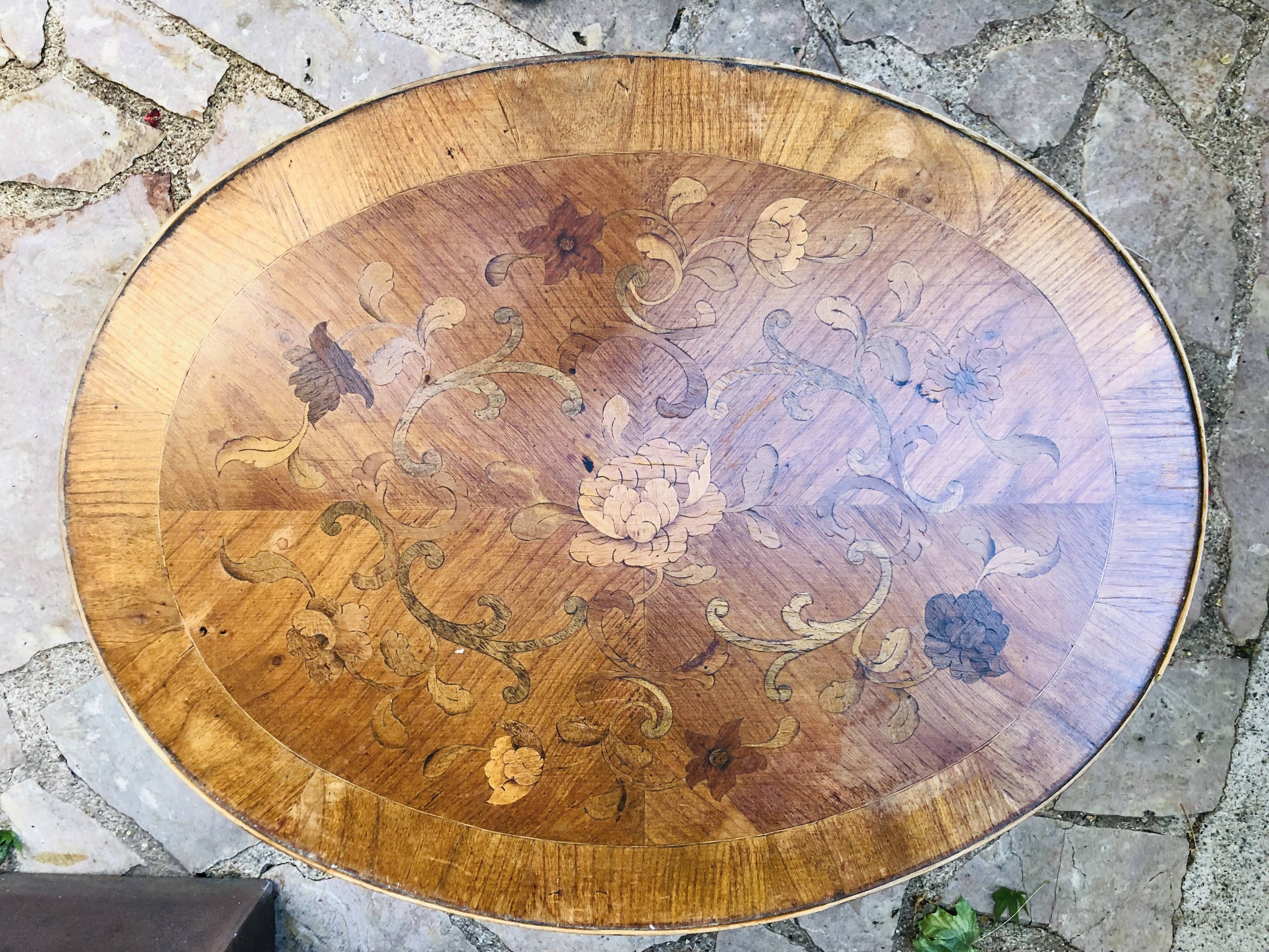 Oval coffee table in marquetterie