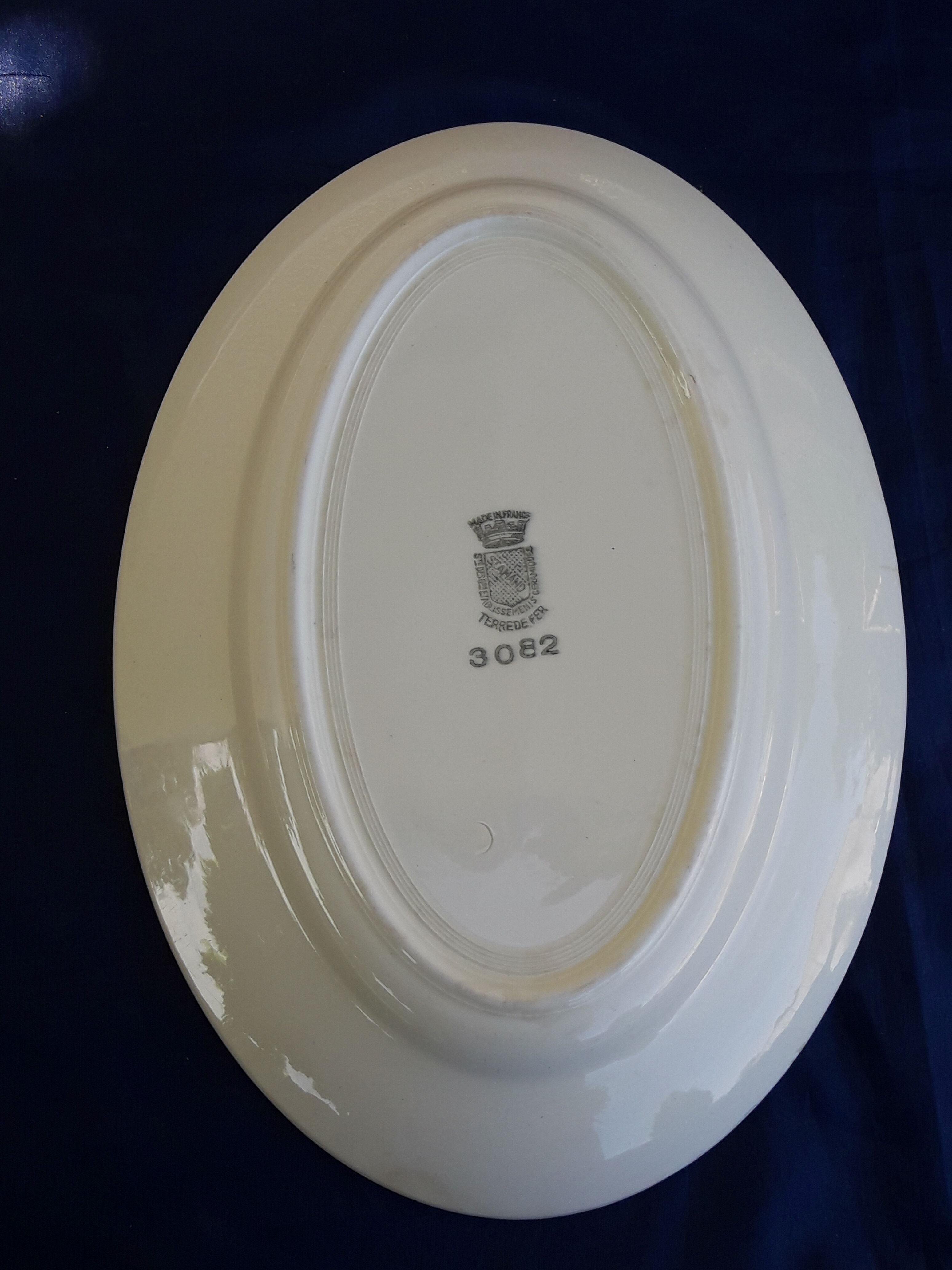 Oval flat in earthenware of Saint Amand numbered 3082 L 32 cm