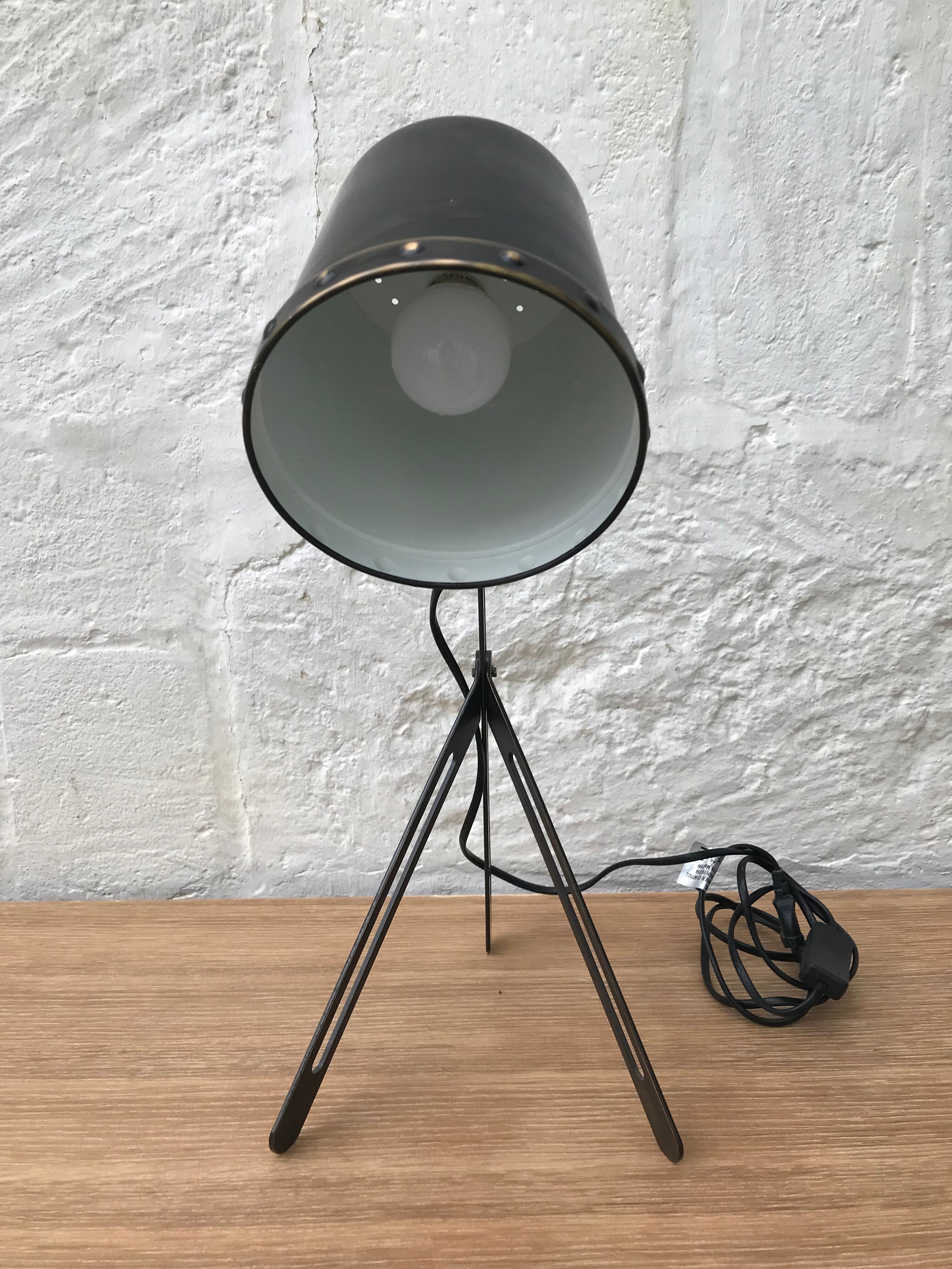 Metal tripod articulated lamp