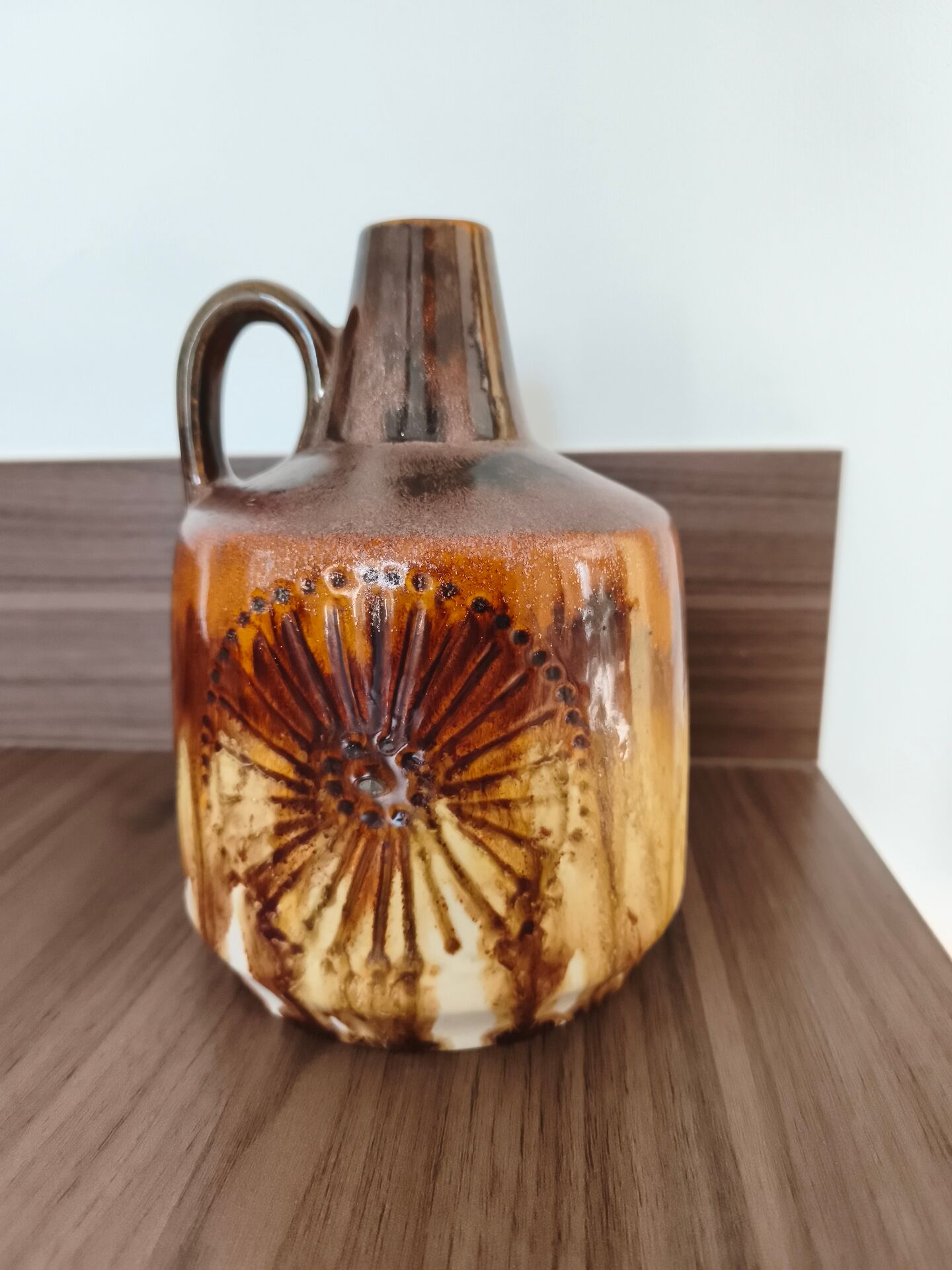 Vase pichet en céramique.