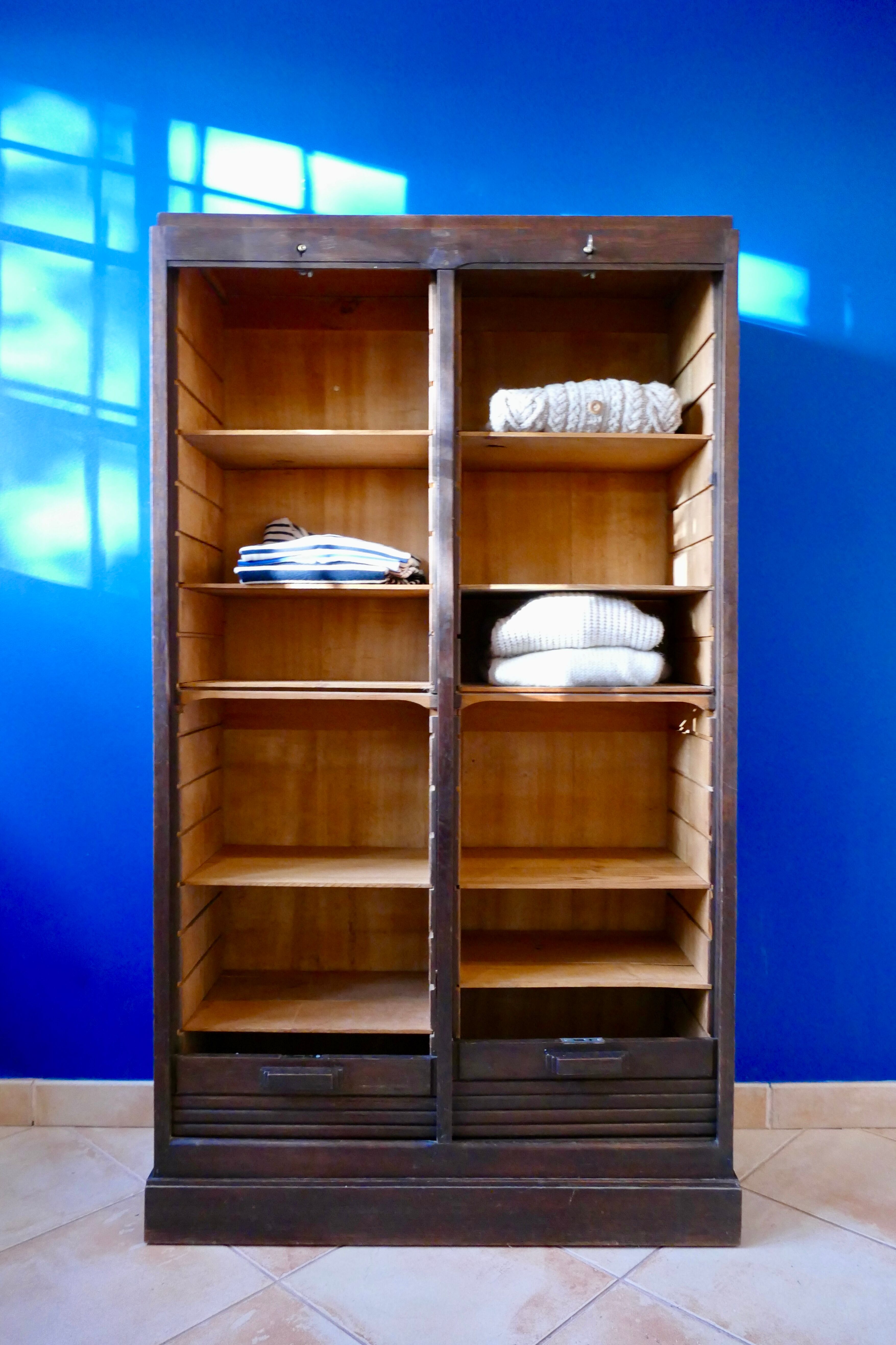 Curtain binder cabinet