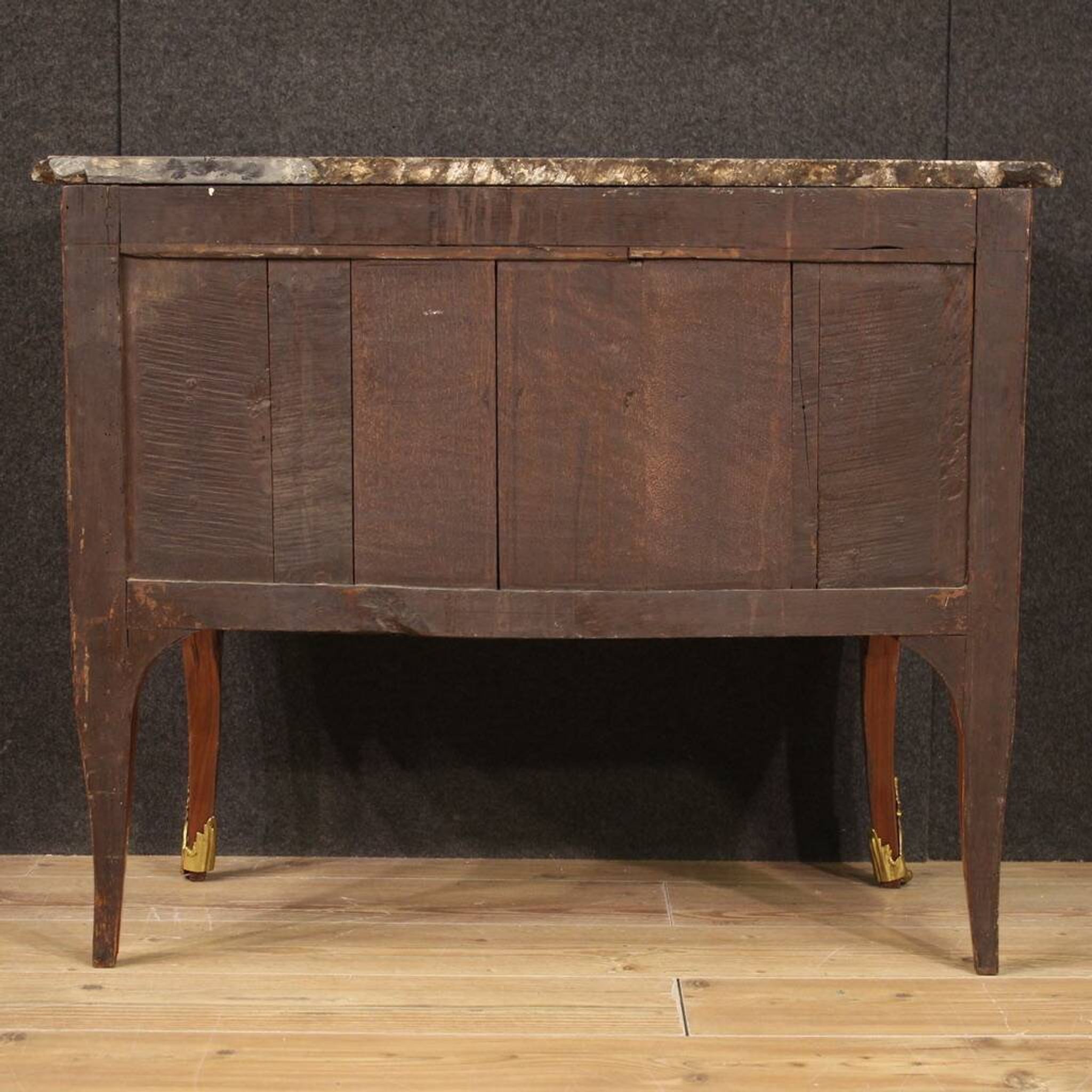 Elegant Louis XV chest of drawers from the 18th century