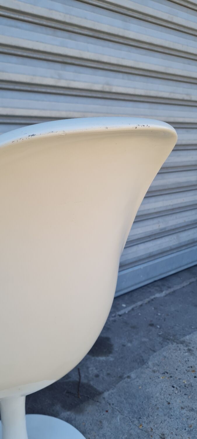 Fiberglass tulip chair 1970