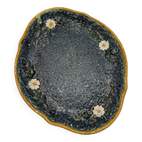Plat bleu à fleurs