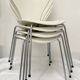 Chaises Jacobsen blanches année 1989