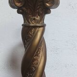 Twisted saddle column in gilded plaster