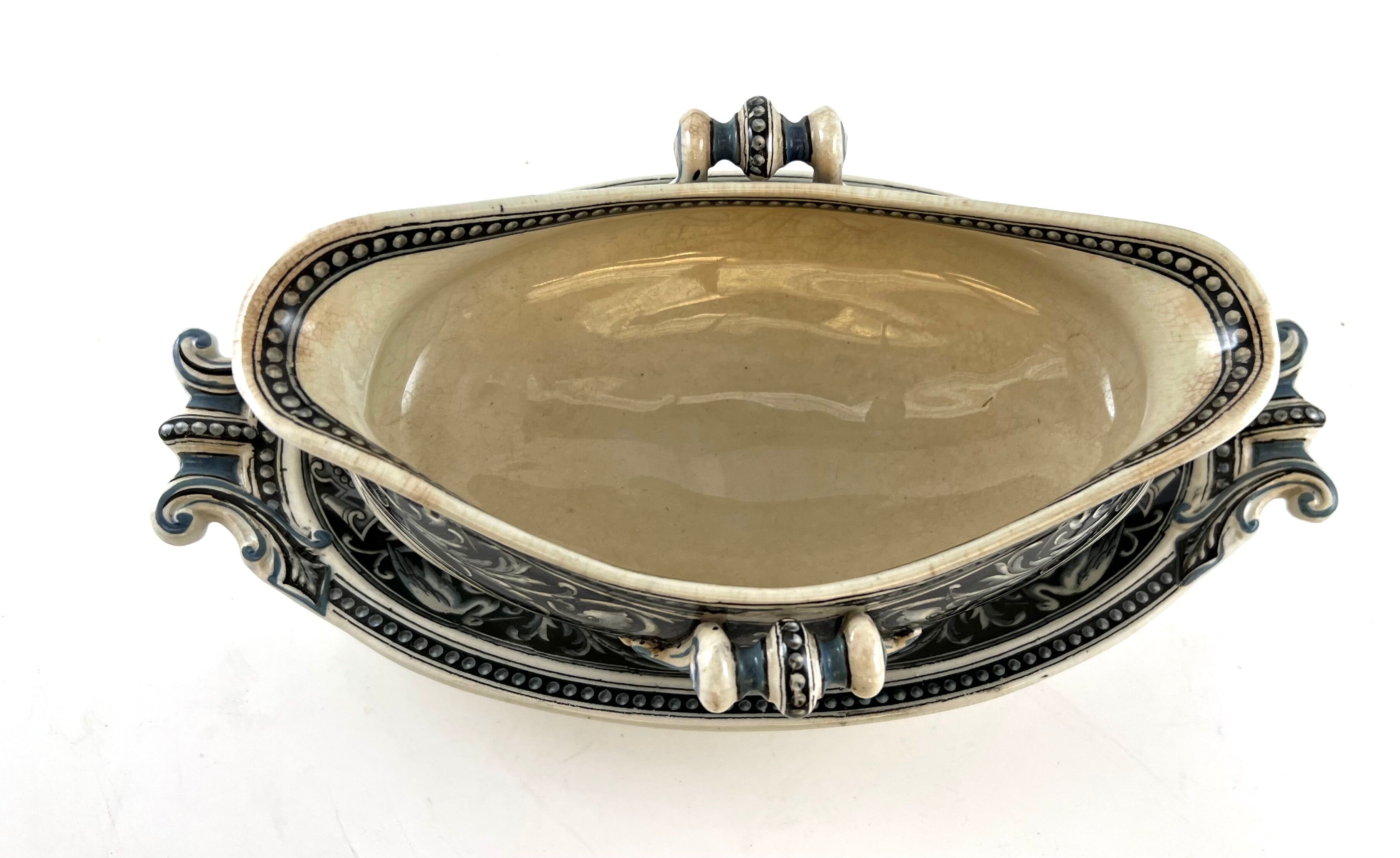 Sauce boat Sarreguemines Lorraine black and white stork décor