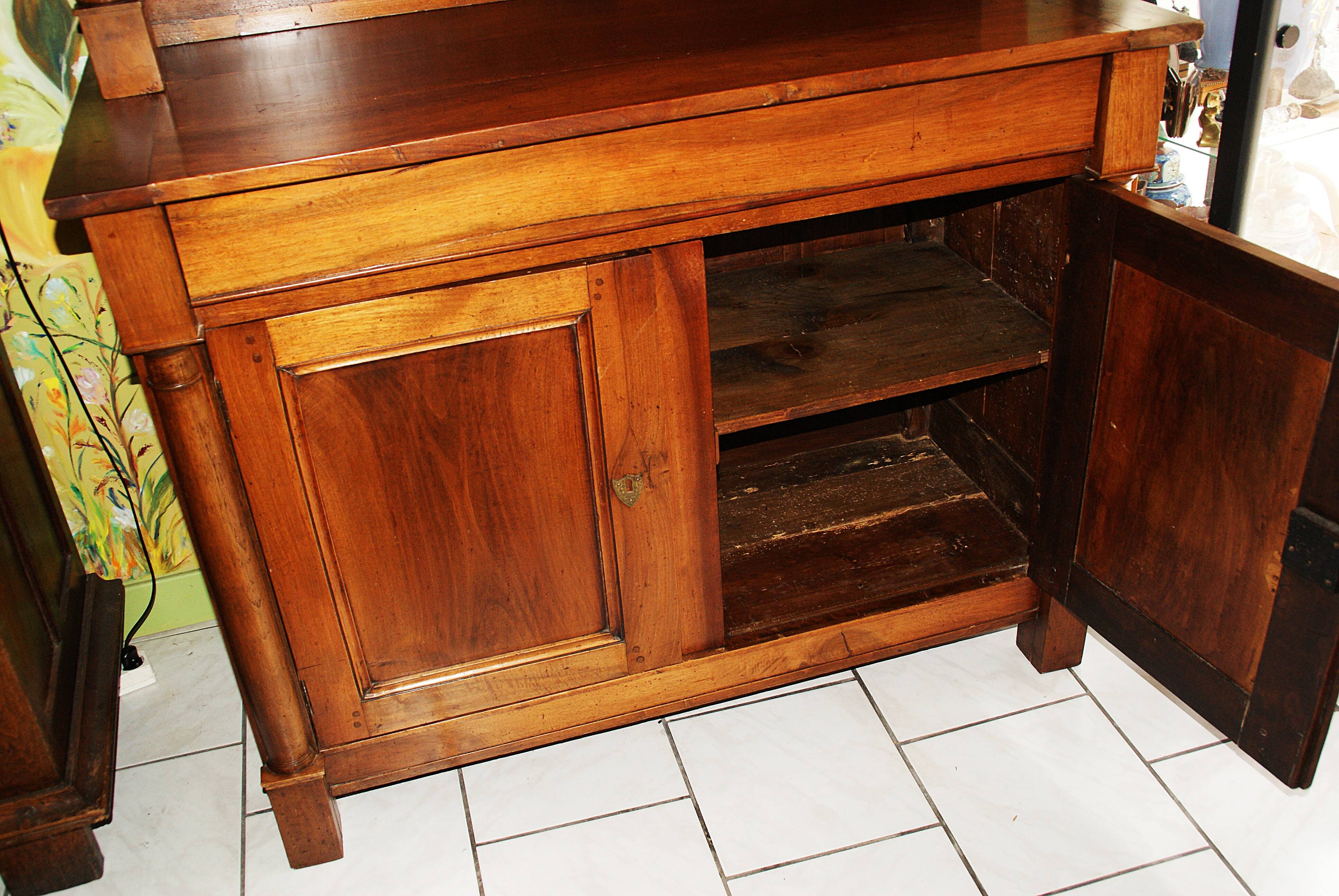 Sideboard with half-columns in walnut, Empire period.