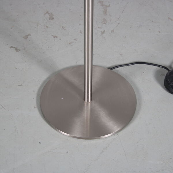 Lampadaire des années 2000 avec abat-jour en verre lait des Pays-Bas