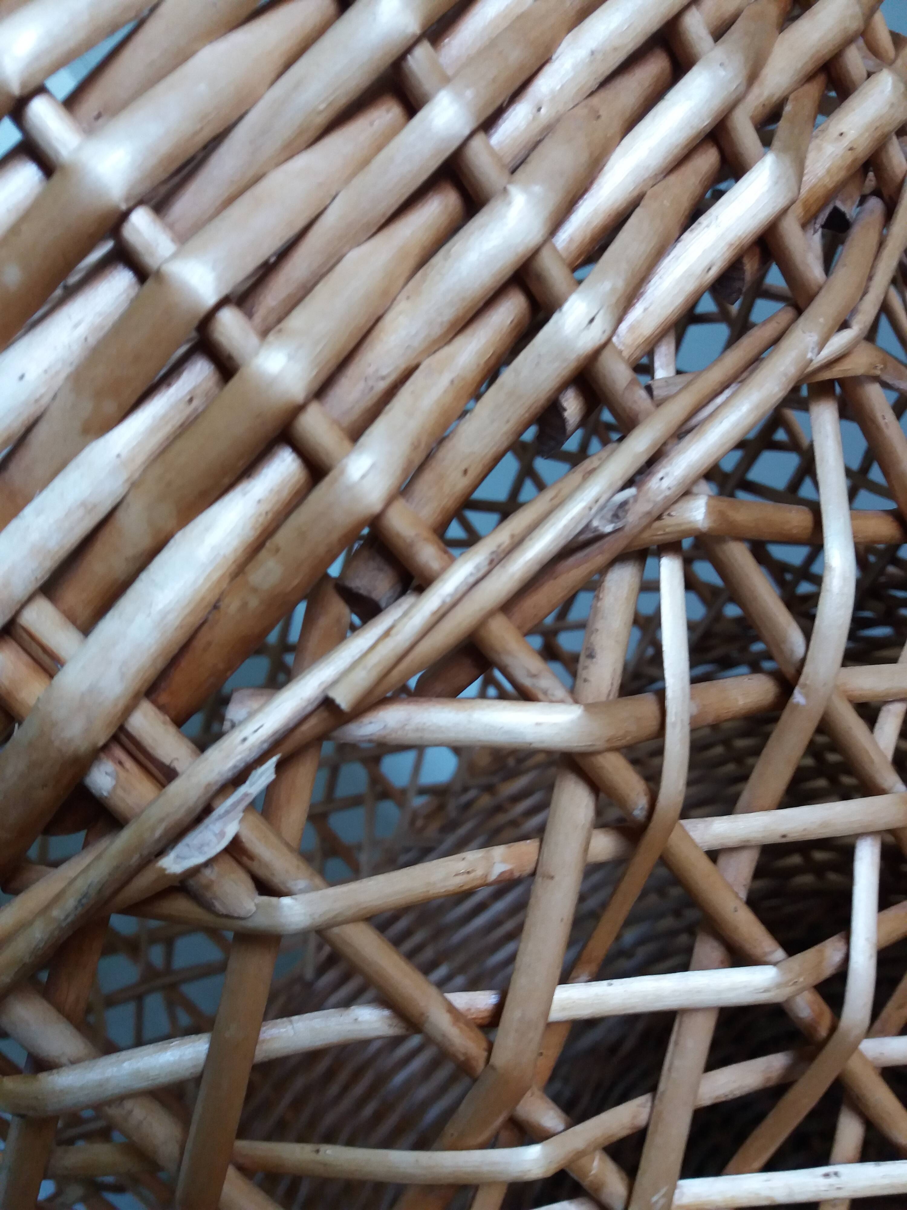 Wicker laundry basket