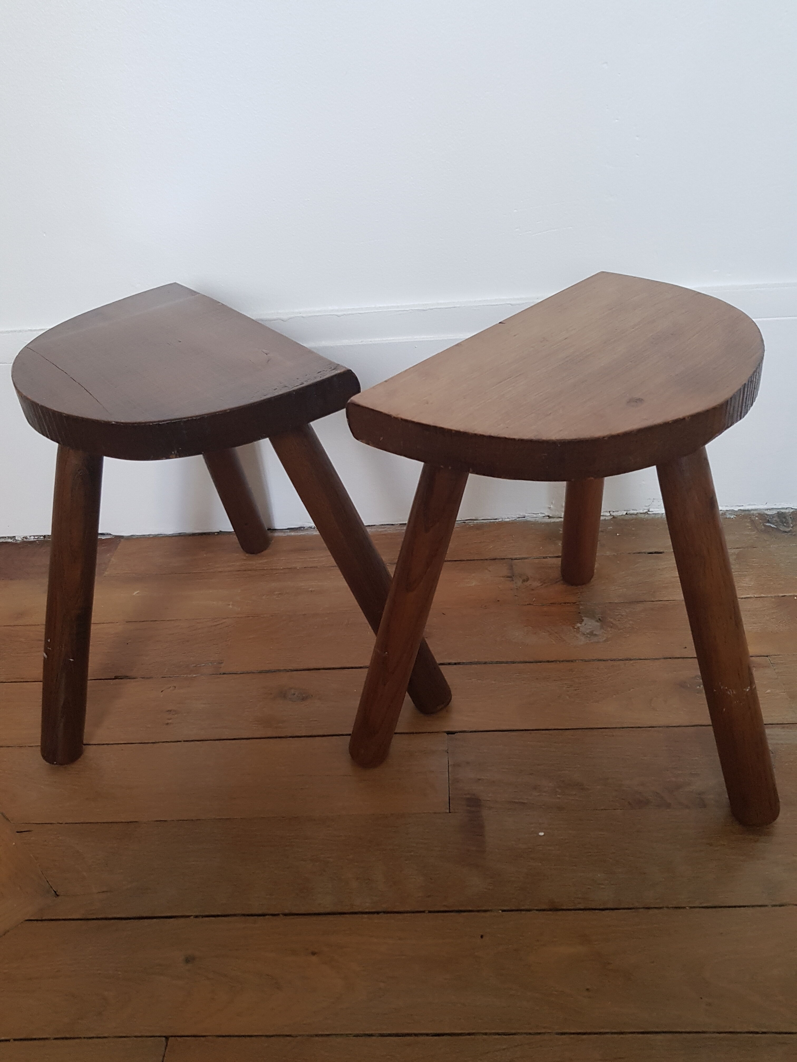 Set of 2 tripod stools