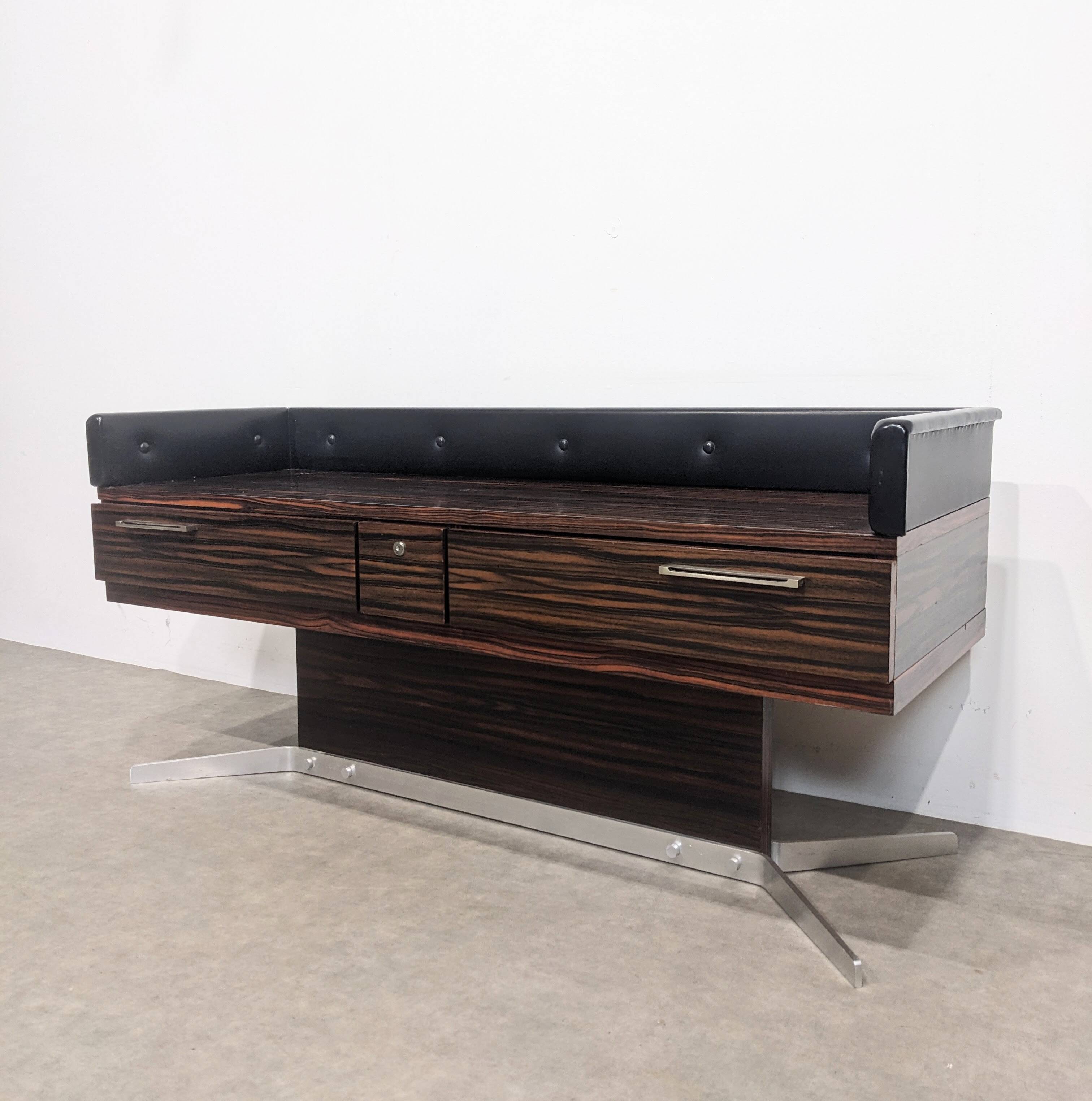 Lowboard space-age 1970s