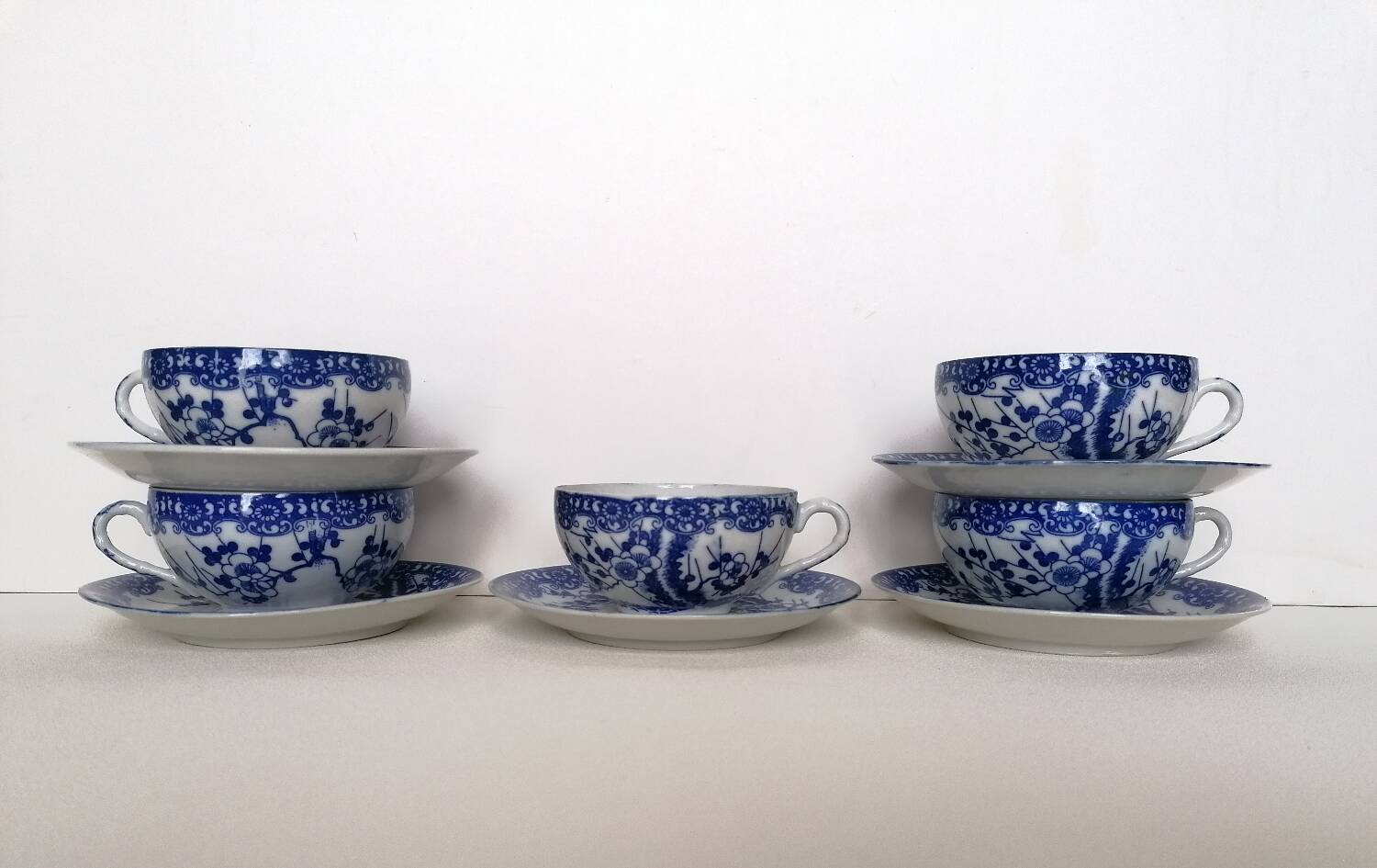 5 white and blue Japanese porcelain tea cups