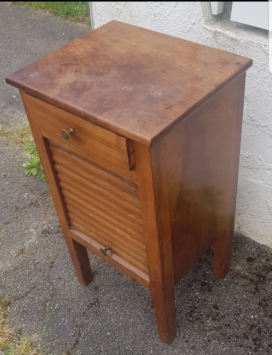 Curtain bedside table