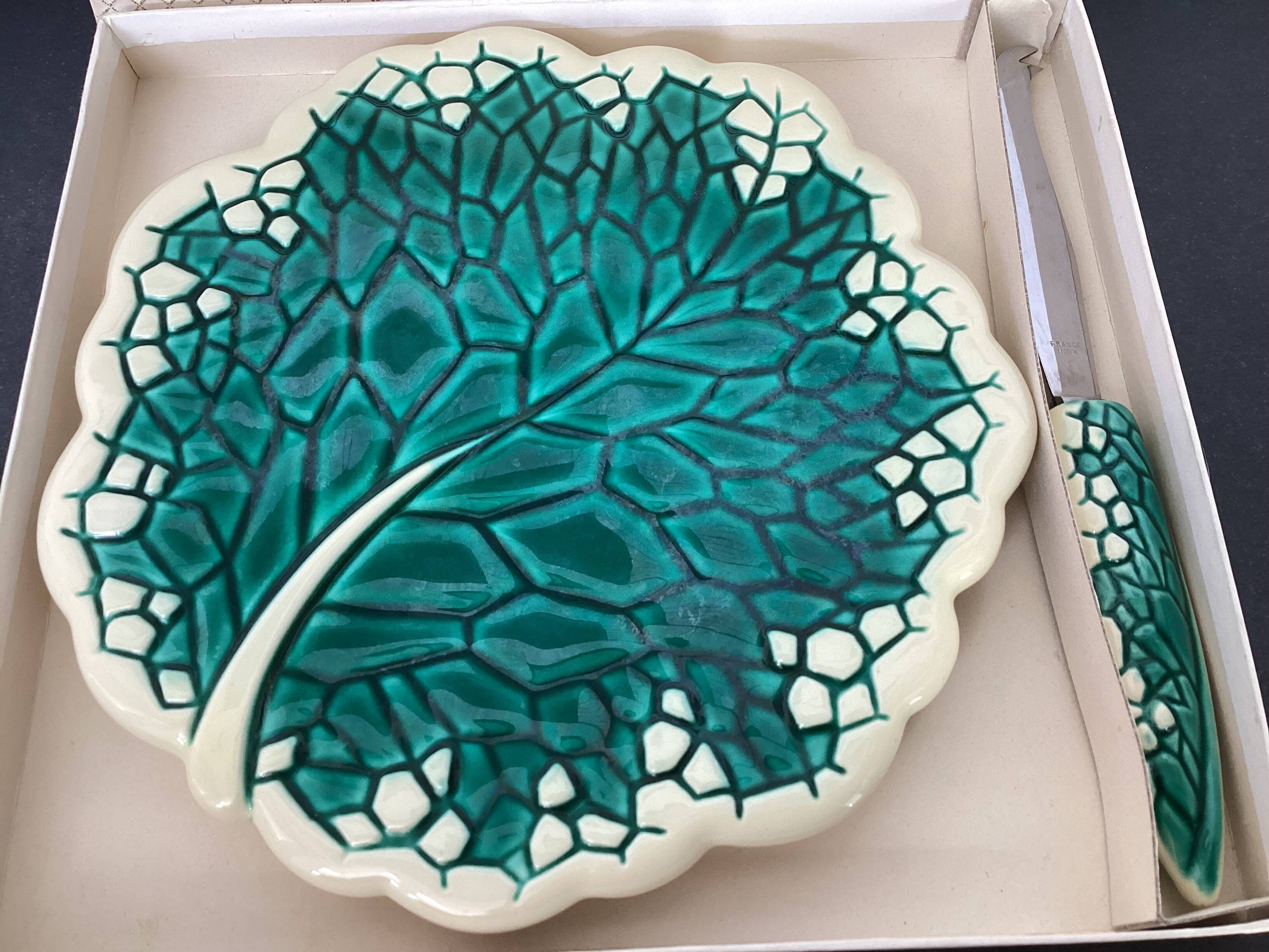 Plateau à fromage Verceram décor feuille, années 50