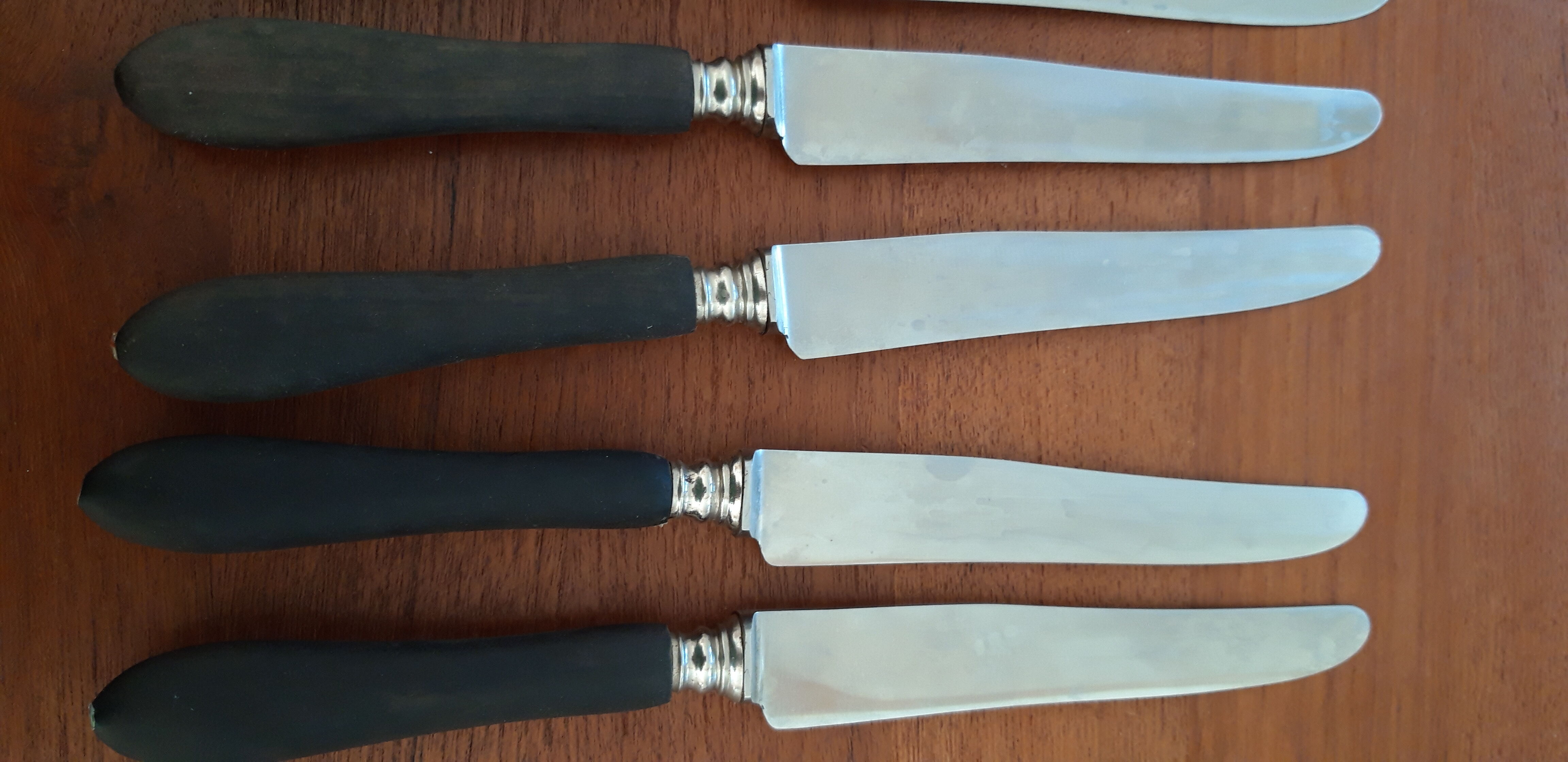 12 knives au gaulois blackened wooden handle