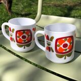 Two Arcopal Mobil mugs